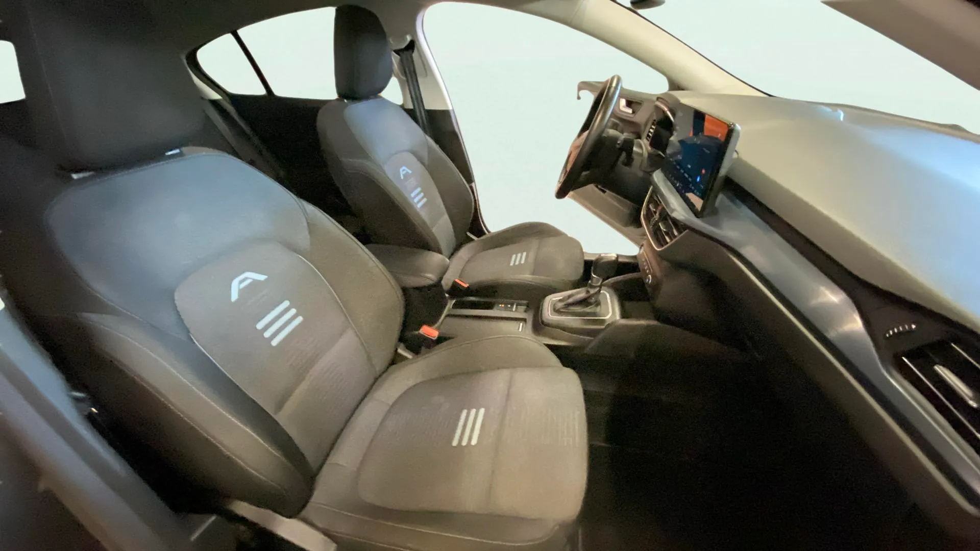 Ford Focus 1.0 EcoBoost MHEV ST-Line - foto 11