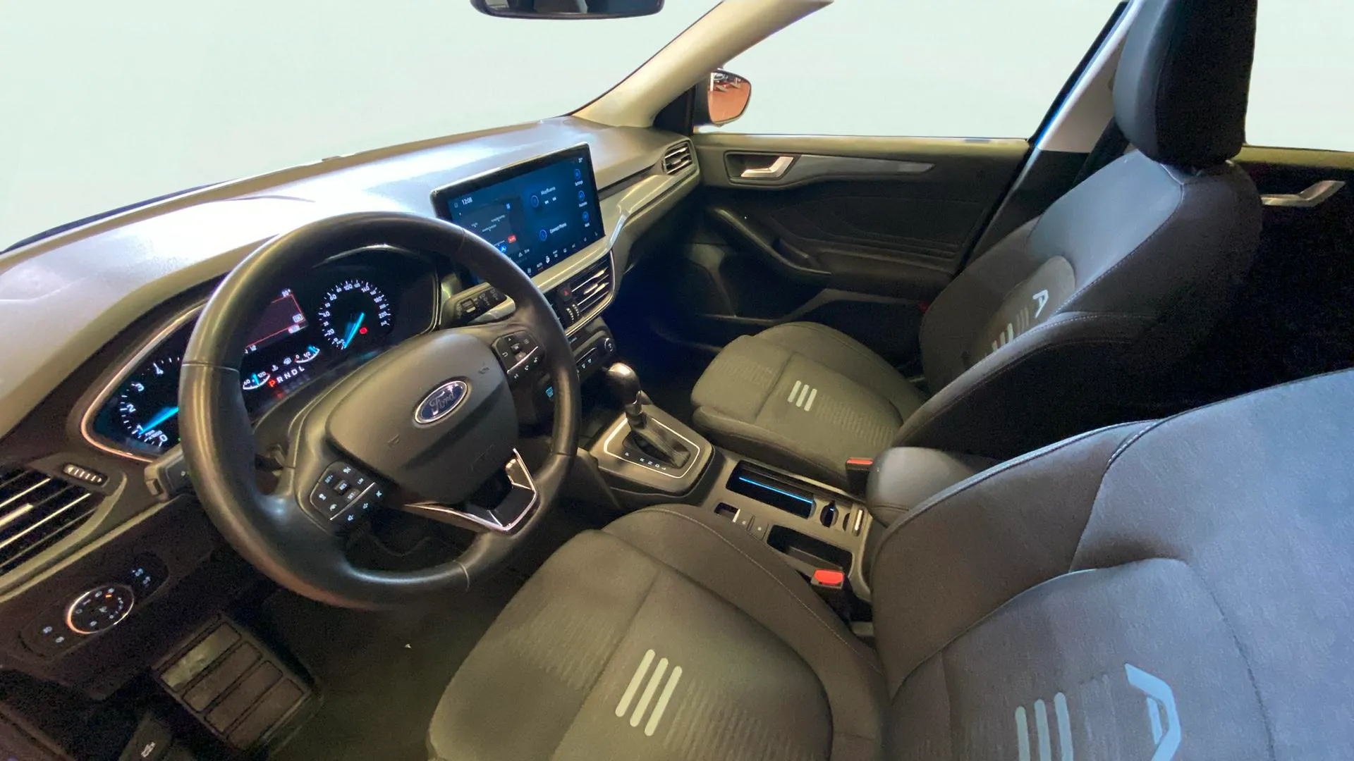 Ford Focus 1.0 EcoBoost MHEV ST-Line - foto 11