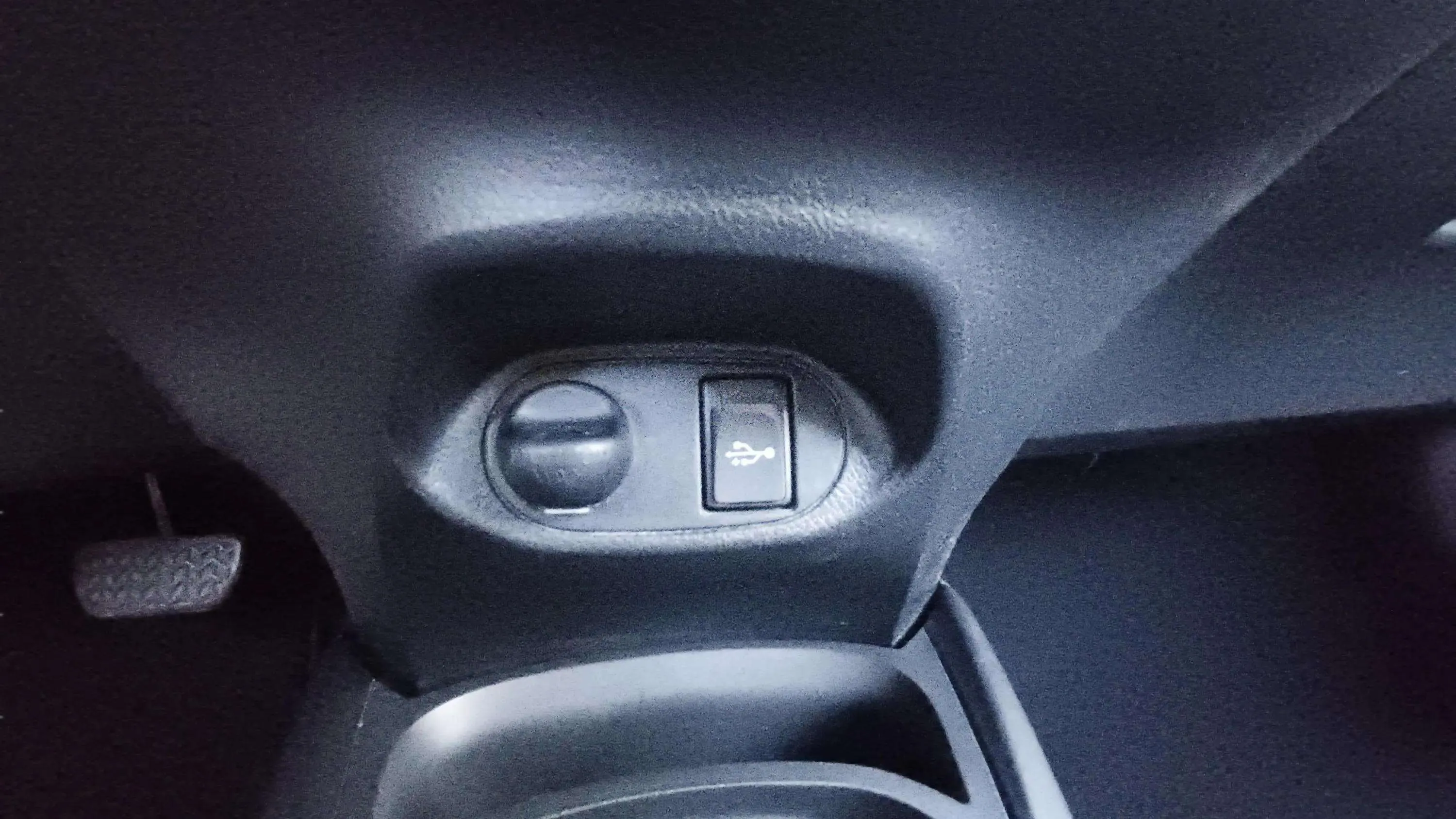 Toyota Yaris 1.5 100H Feel 20 Aniversario - foto 16