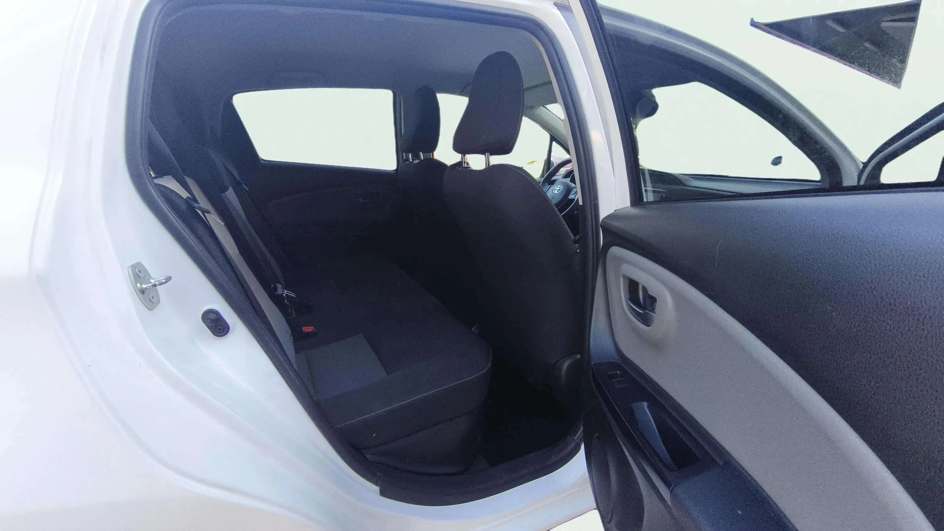 Toyota Yaris 1.5 100H Feel 20 Aniversario - foto 14