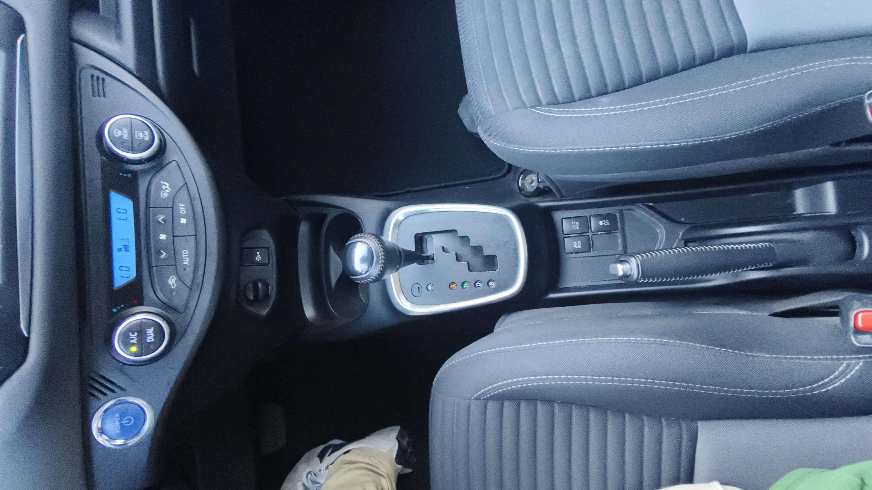 Toyota Yaris 1.5 100H Feel 20 Aniversario - foto 15