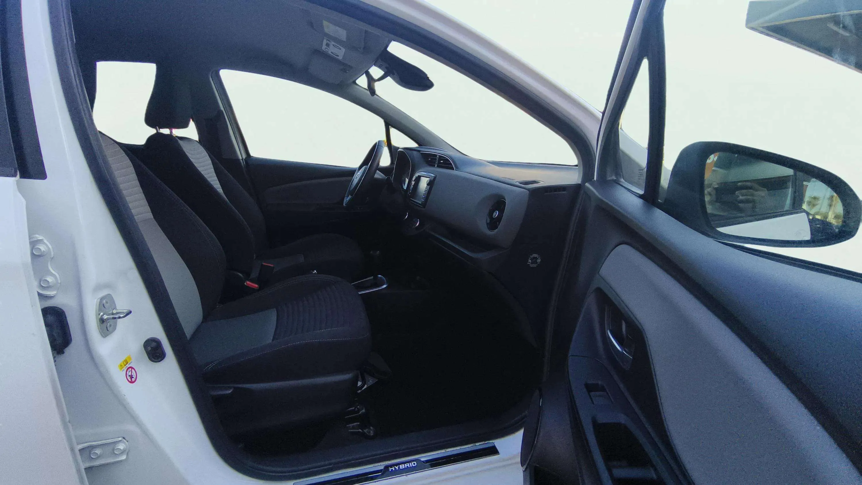 Toyota Yaris 1.5 100H Feel 20 Aniversario - foto 11