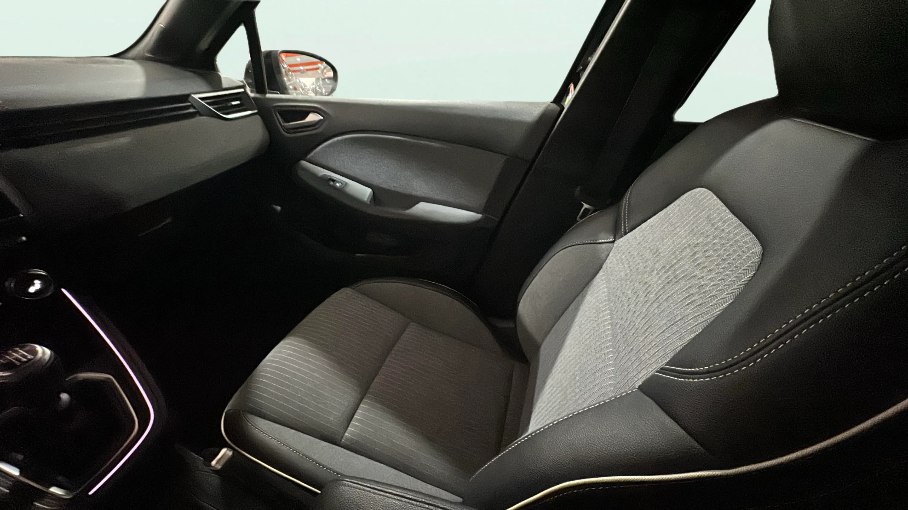 Renault Clio Techno TCe 90 - foto 11