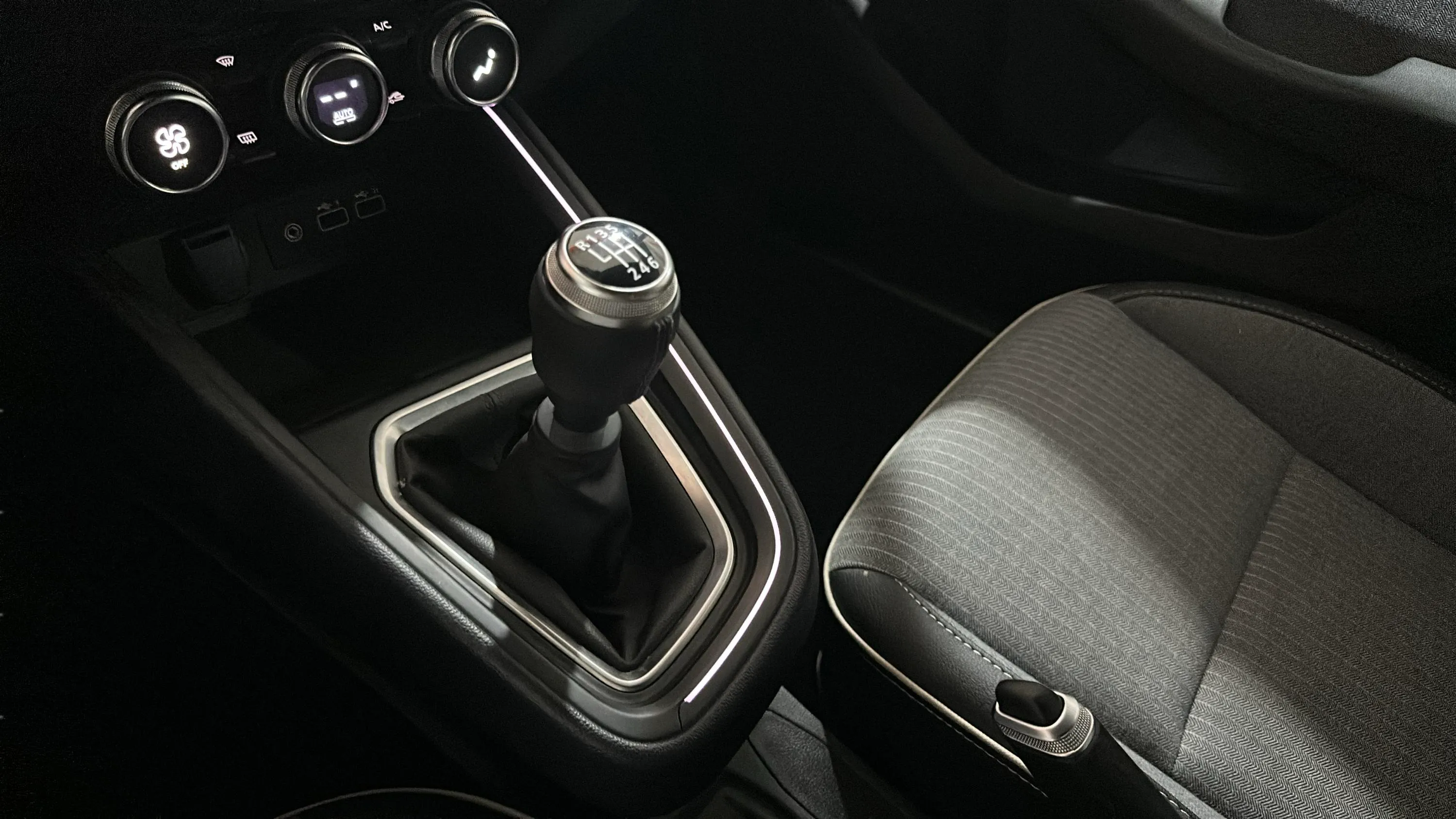 Renault Clio Techno TCe 90 - foto 19
