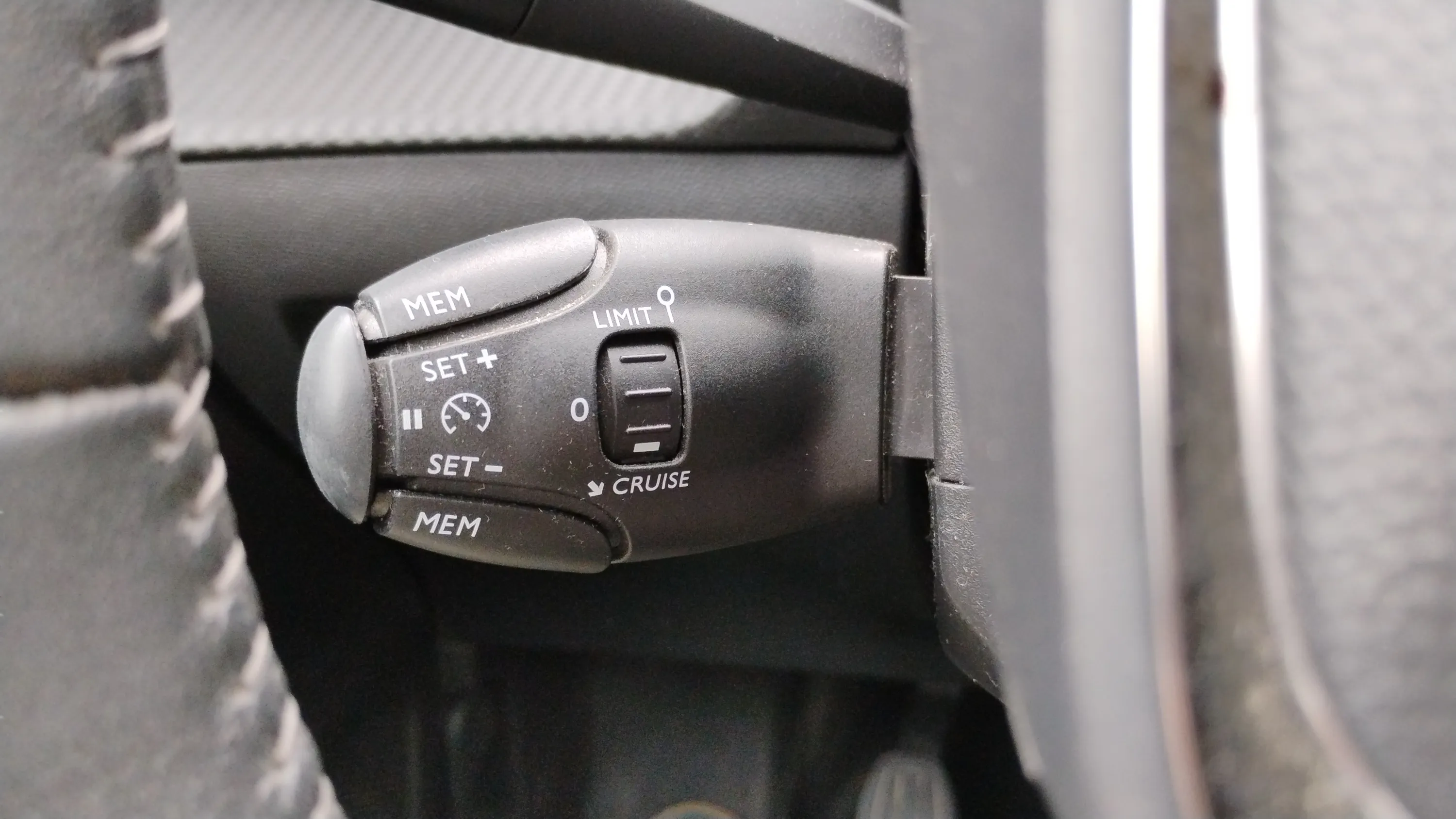 Peugeot 208 PureTech Allure - foto 12