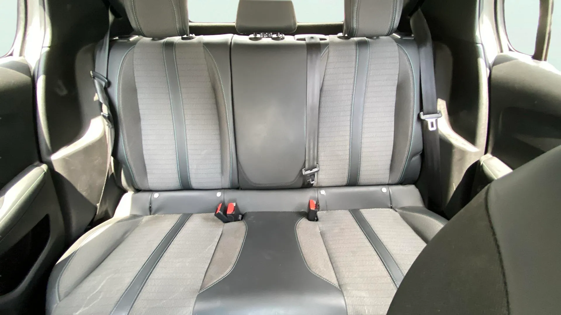 Peugeot 208 PureTech Allure - foto 12