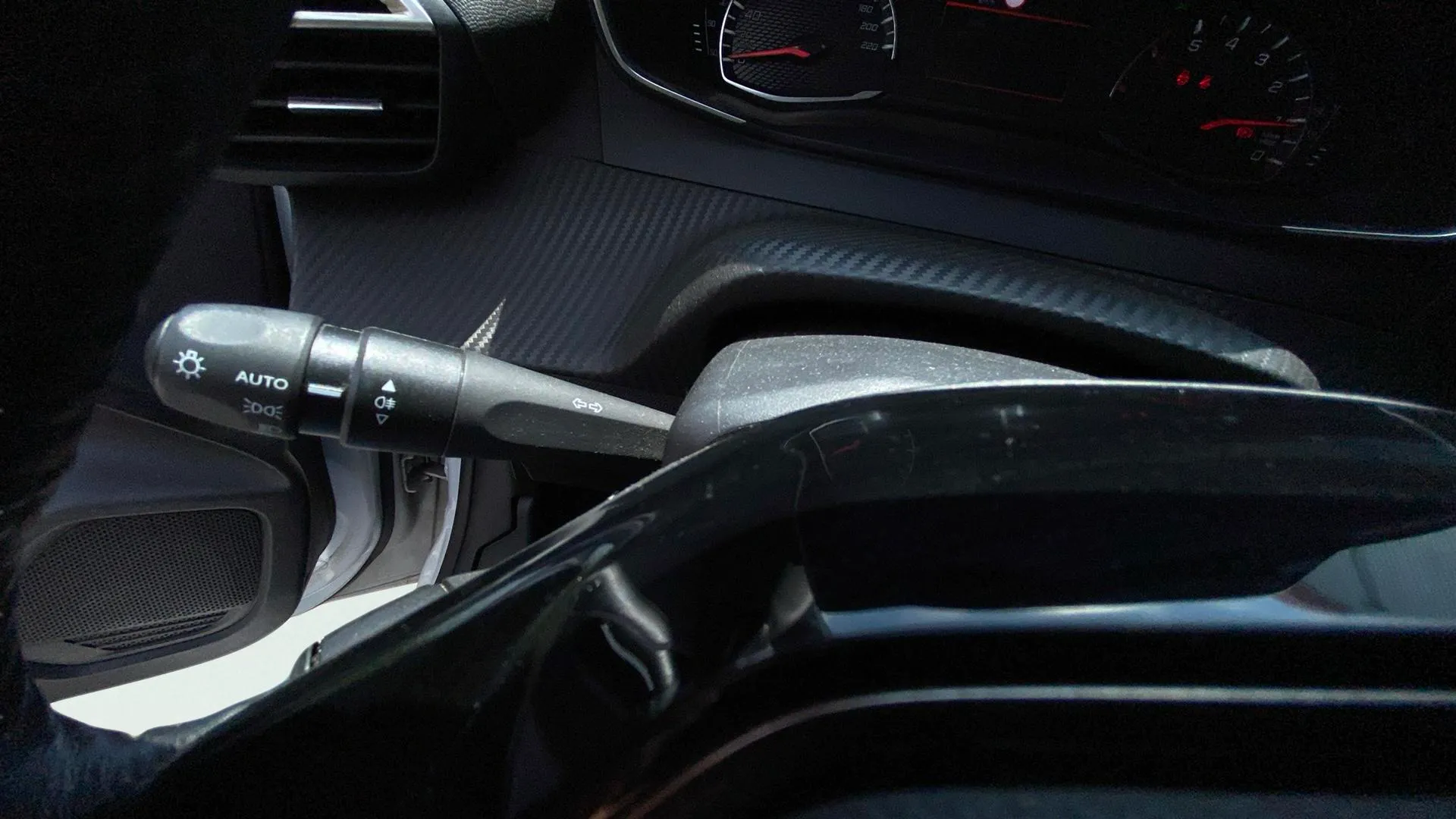Peugeot 208 PureTech Allure - foto 18