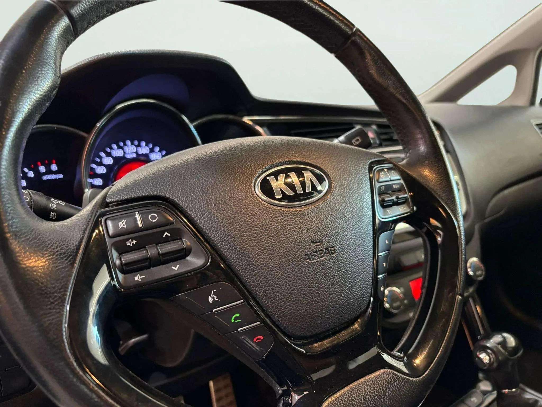 Kia Ceed 1.6 CRDi Tech DCT - foto 7