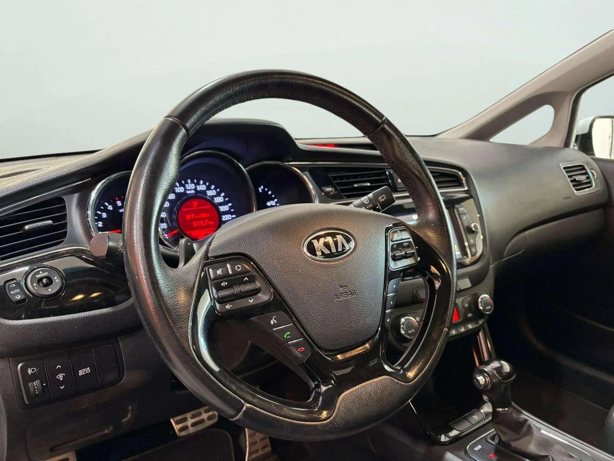 Kia Ceed 1.6 CRDi Tech DCT - foto 6