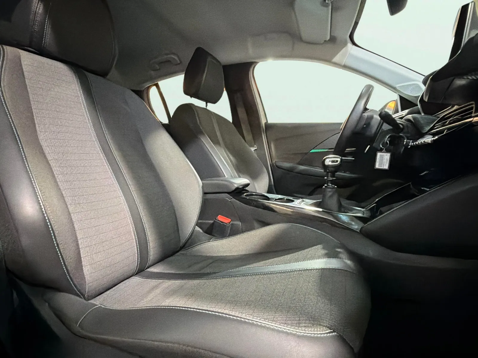 Peugeot 208 PureTech Allure Pack - foto 17