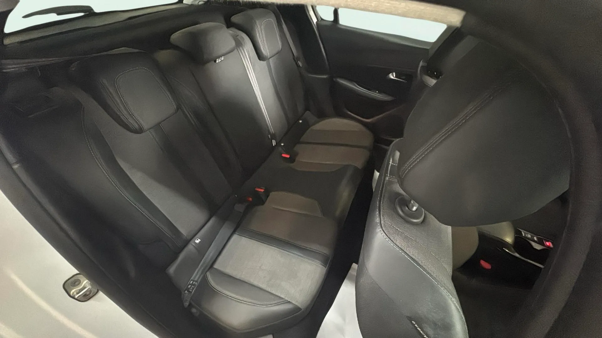 Peugeot 208 PureTech Allure Pack - foto 12