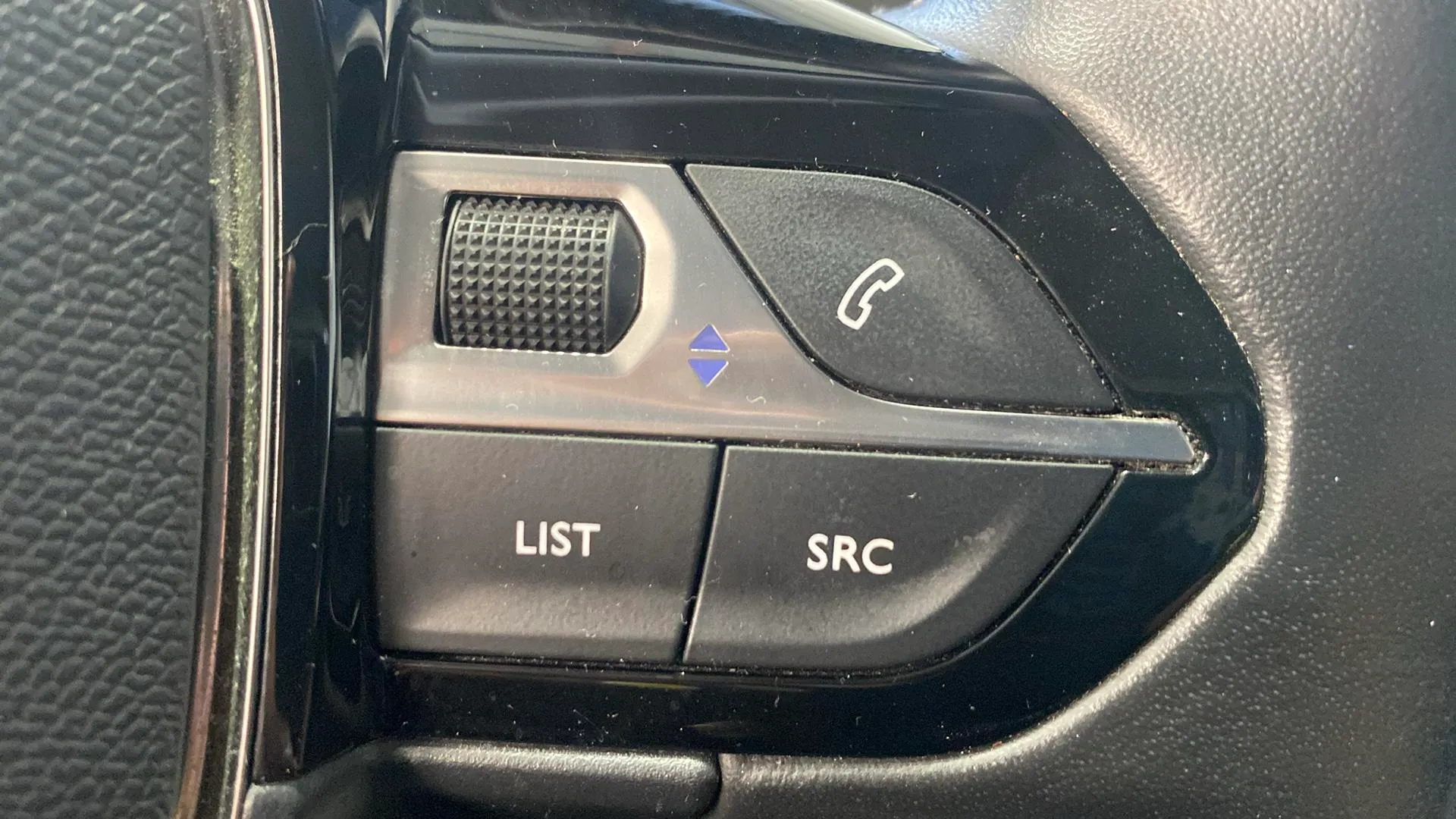 Peugeot 2008 Allure Pack PureTech 130 - foto 18