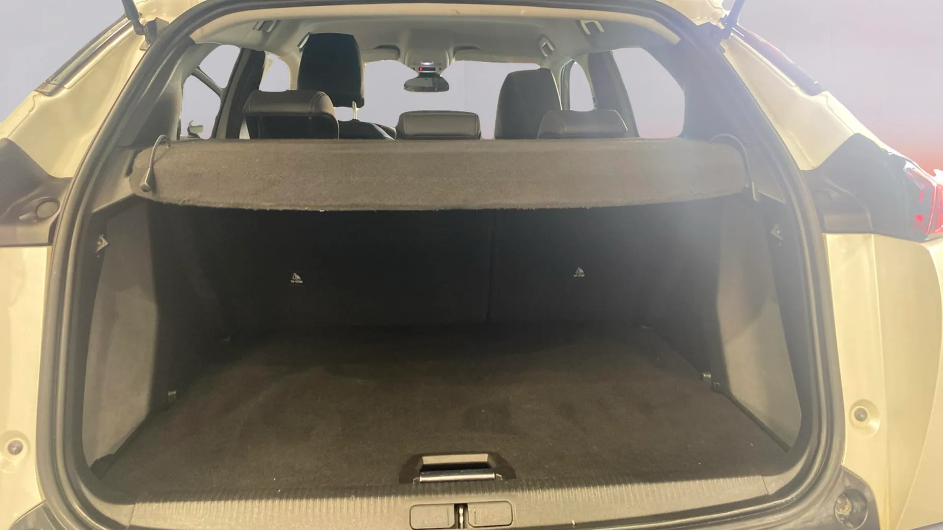 Peugeot 2008 Allure Pack PureTech 130 - foto 20