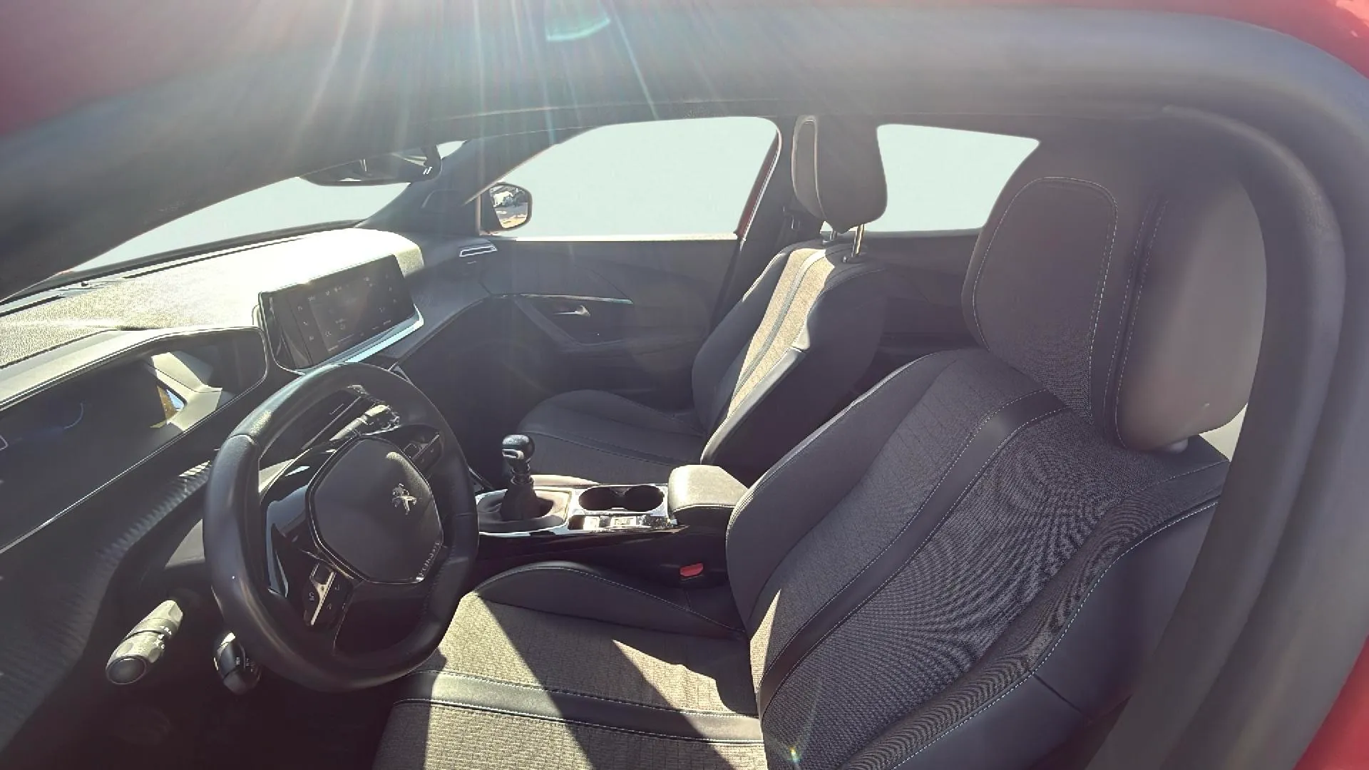 Peugeot 2008 Allure Pack PureTech 130 - foto 9