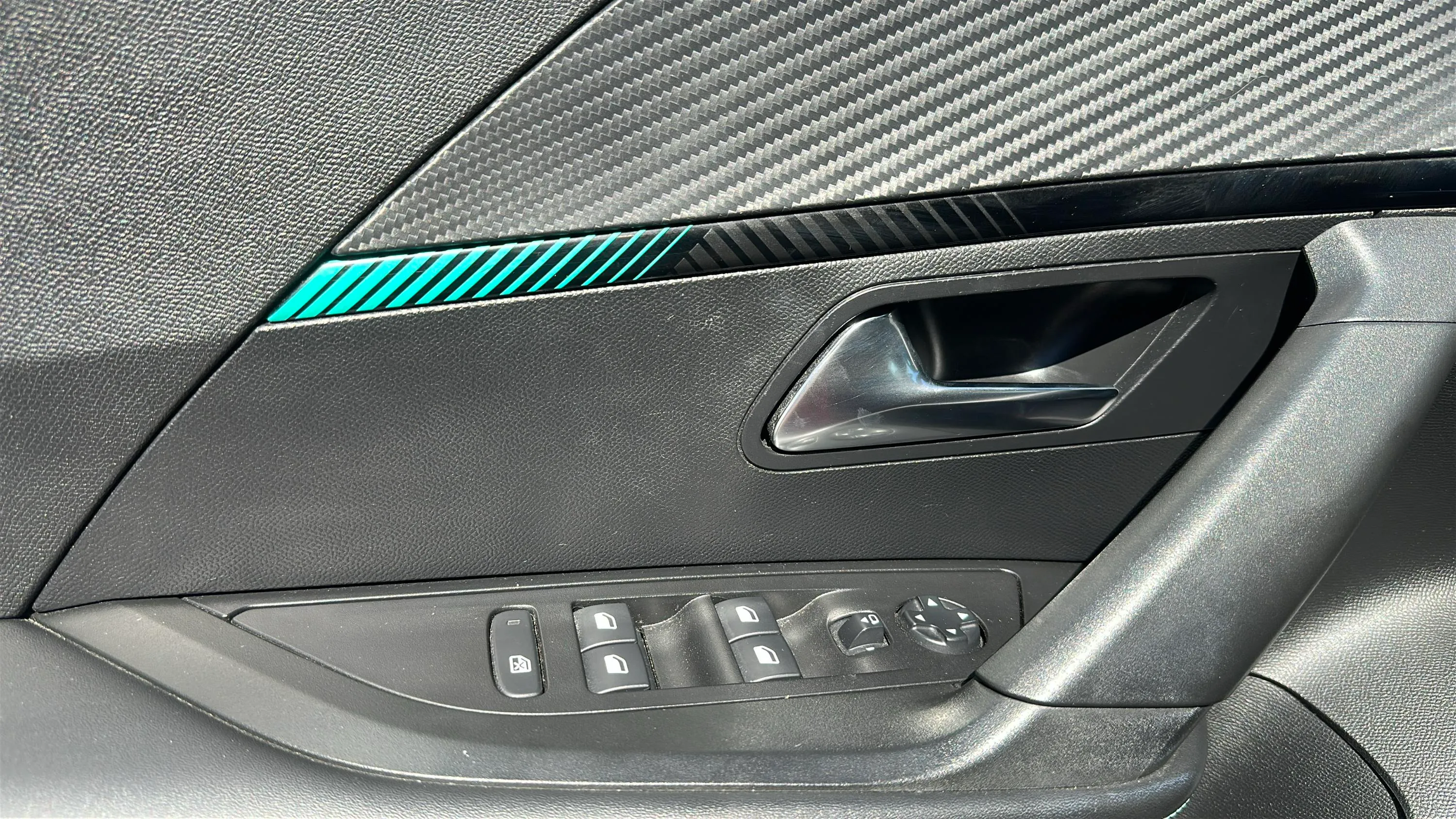 Peugeot 2008 Allure Pack PureTech 130 - foto 24