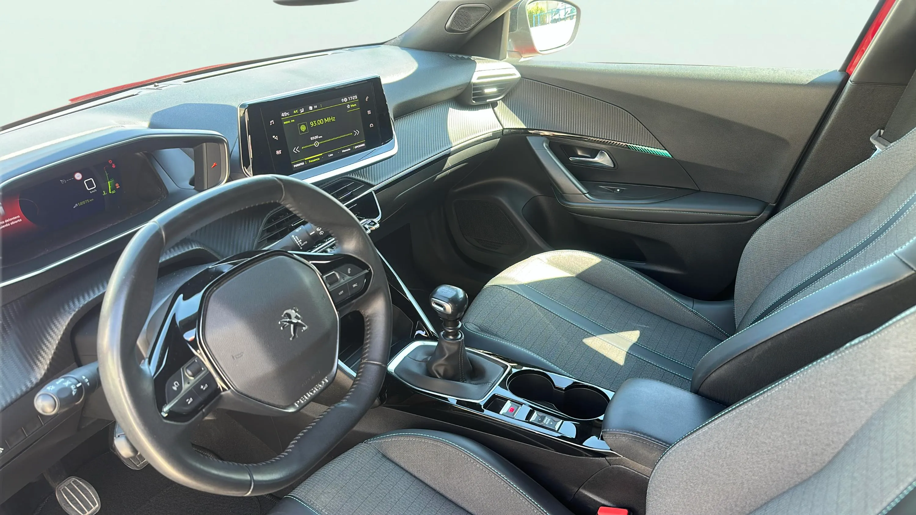 Peugeot 2008 Allure Pack PureTech 130 - foto 9