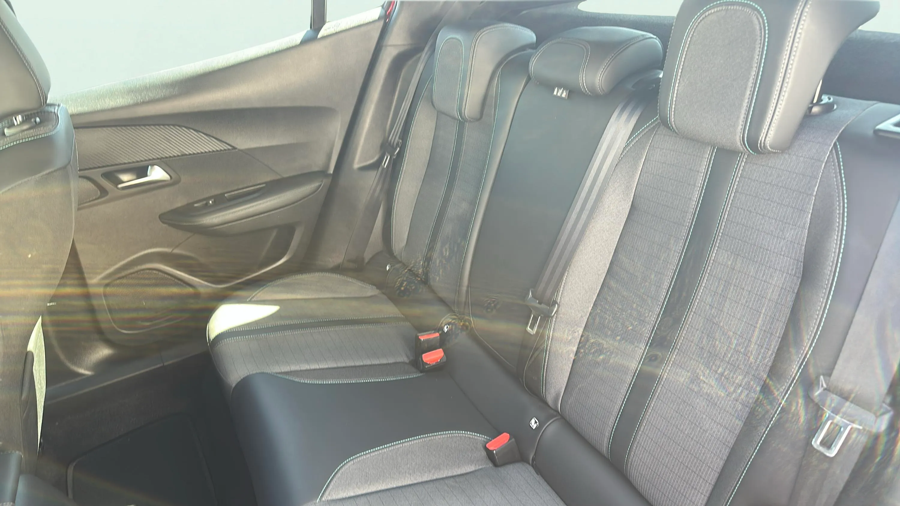 Peugeot 2008 Allure Pack PureTech 130 - foto 16