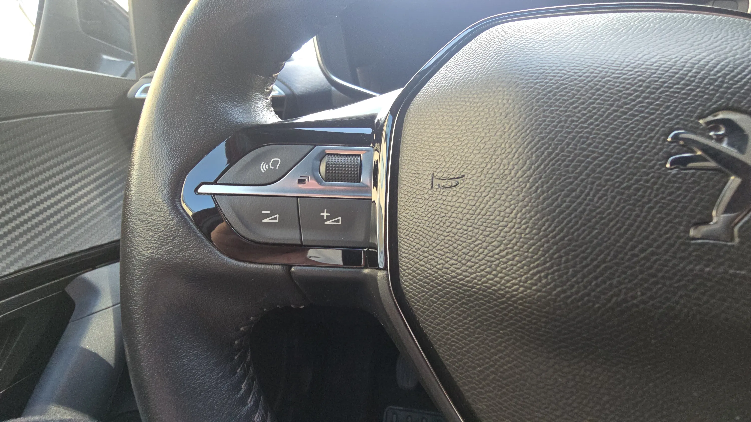 Peugeot 2008 Allure Pack PureTech 130 - foto 14