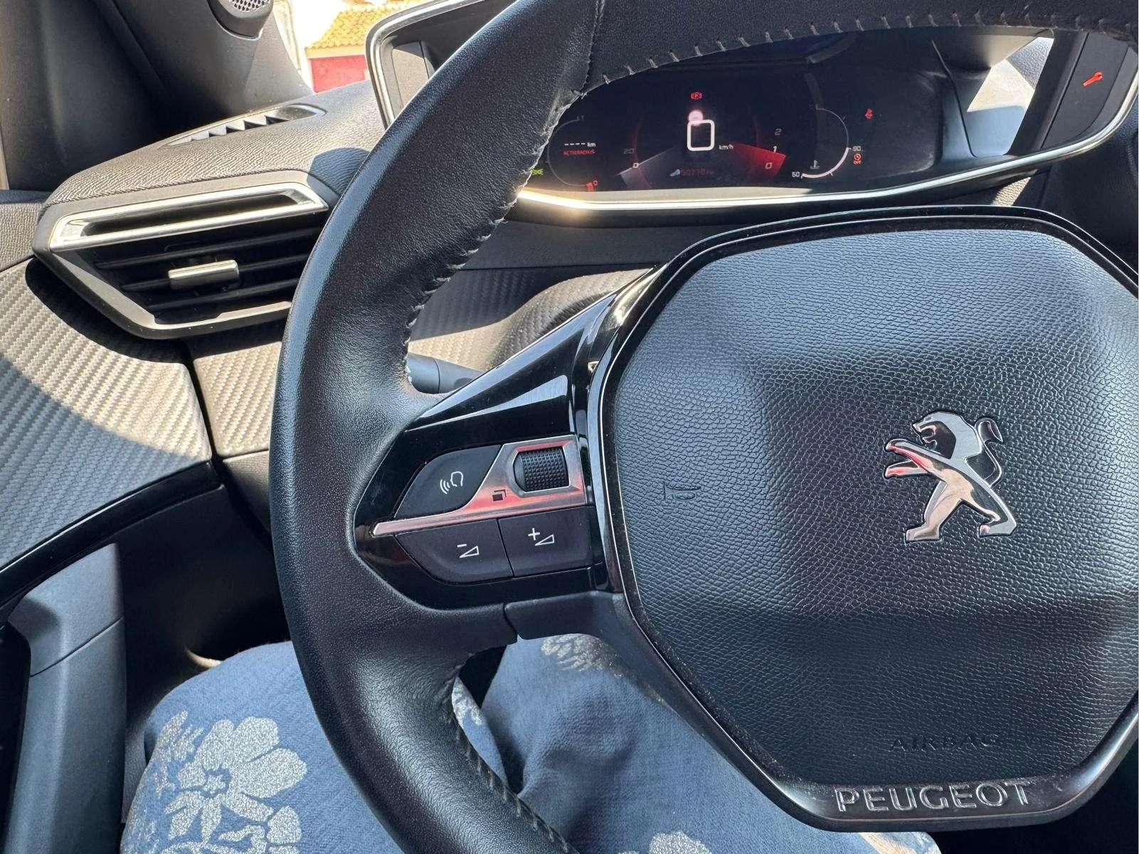 Peugeot 2008 Allure Pack PureTech 130 - foto 15
