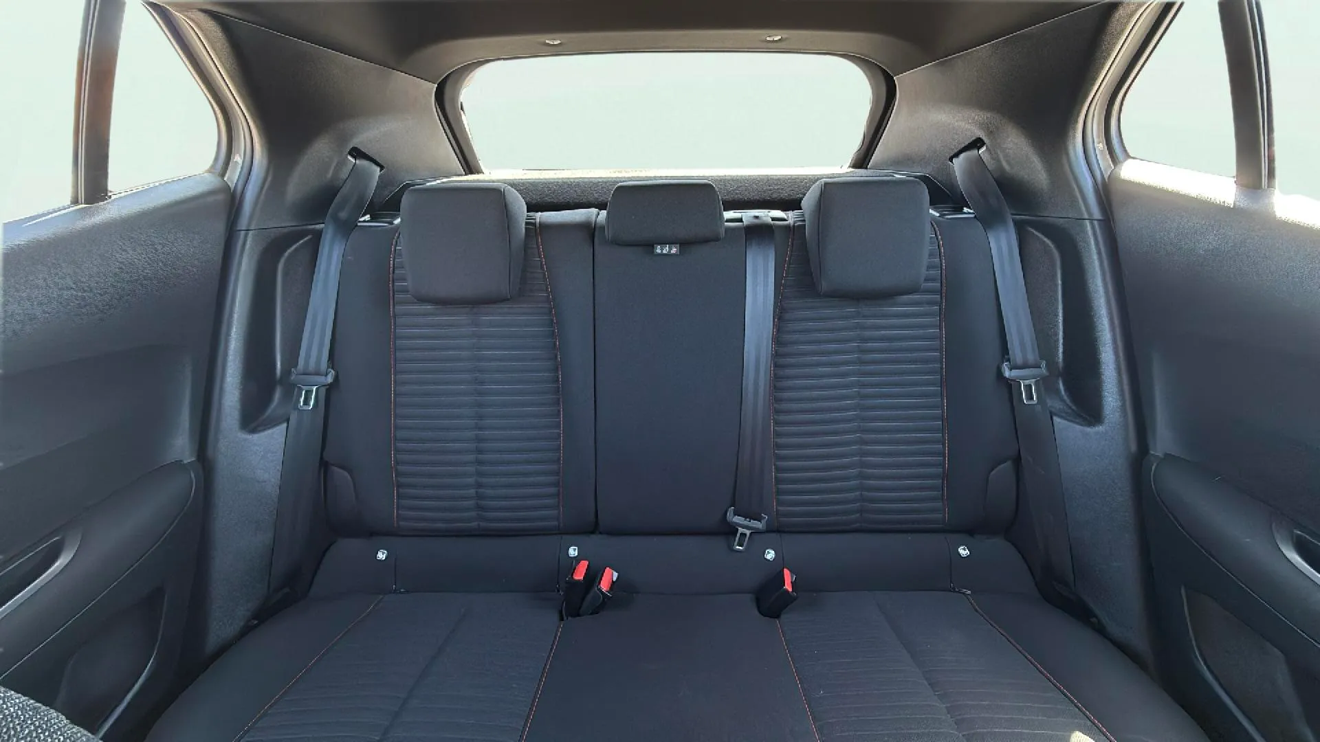 Peugeot 2008 Active Pack PureTech 100 - foto 17