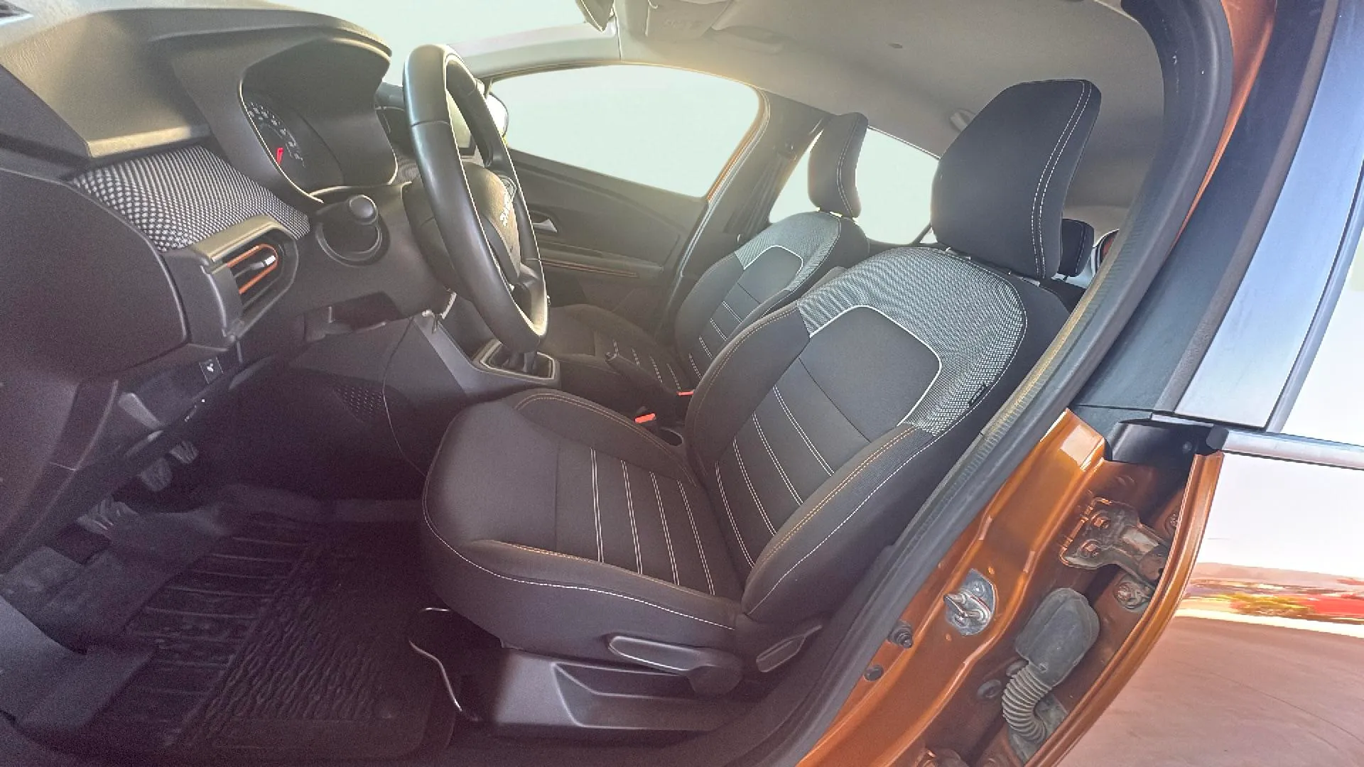 Dacia Sandero Stepway Essential TCe (90V) - foto 24