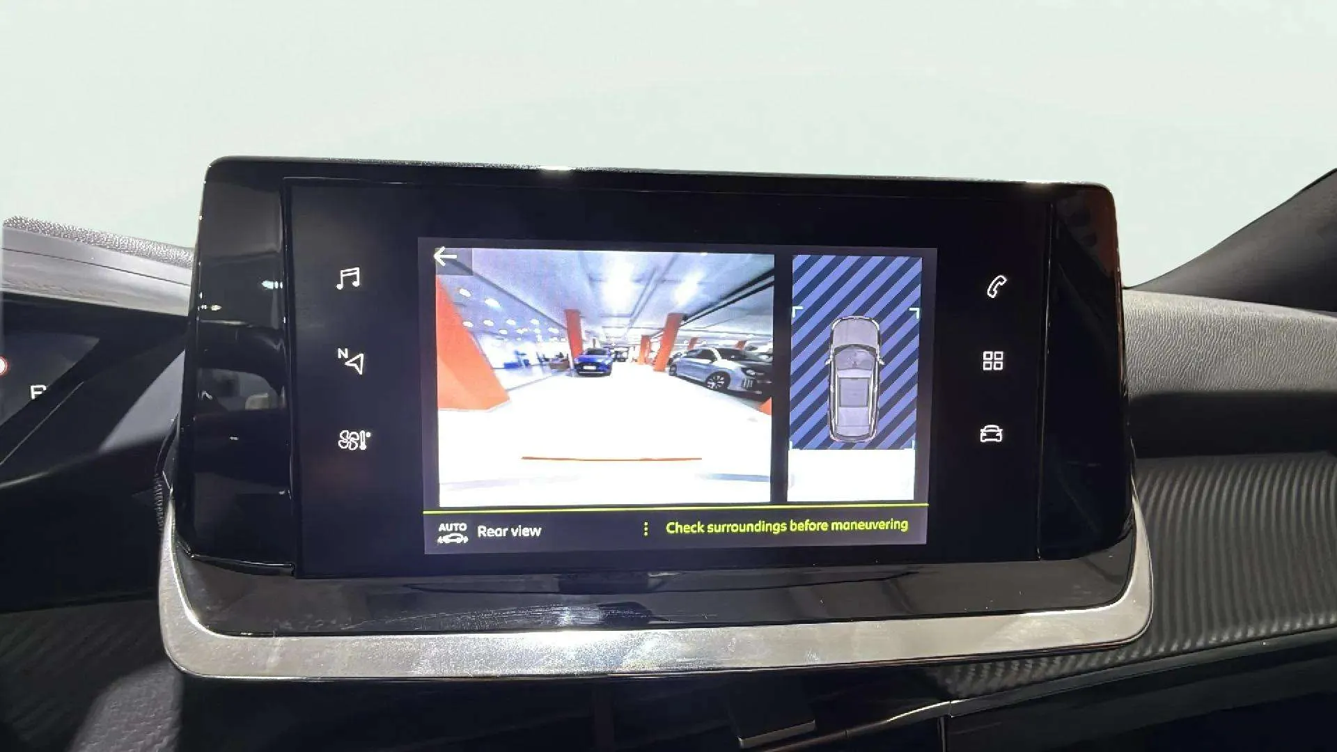 Peugeot 2008 Allure Pack PureTech 130 EAT8 - foto 17