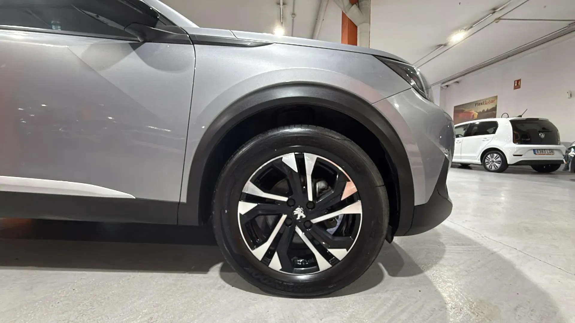 Peugeot 2008 Allure Pack PureTech 130 EAT8 - foto 9