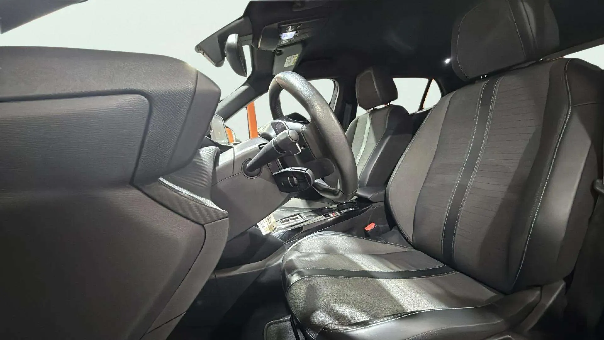 Peugeot 2008 Allure Pack PureTech 130 EAT8 - foto 14
