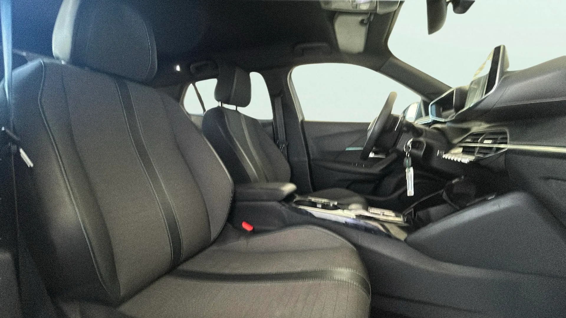 Peugeot 2008 Allure Pack PureTech 130 EAT8 - foto 16