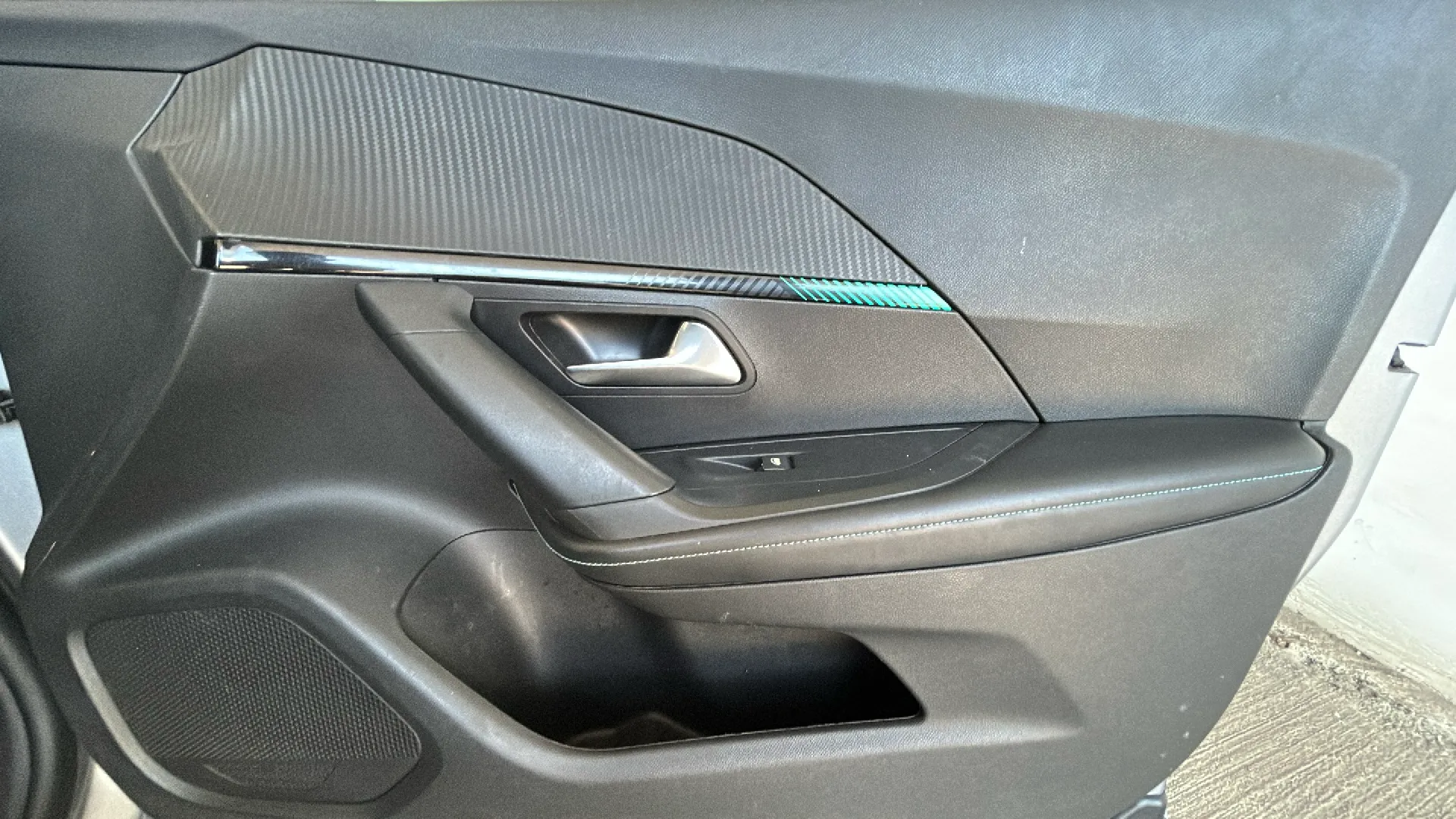 Peugeot 2008 Allure Pack PureTech 130 EAT8 - foto 19
