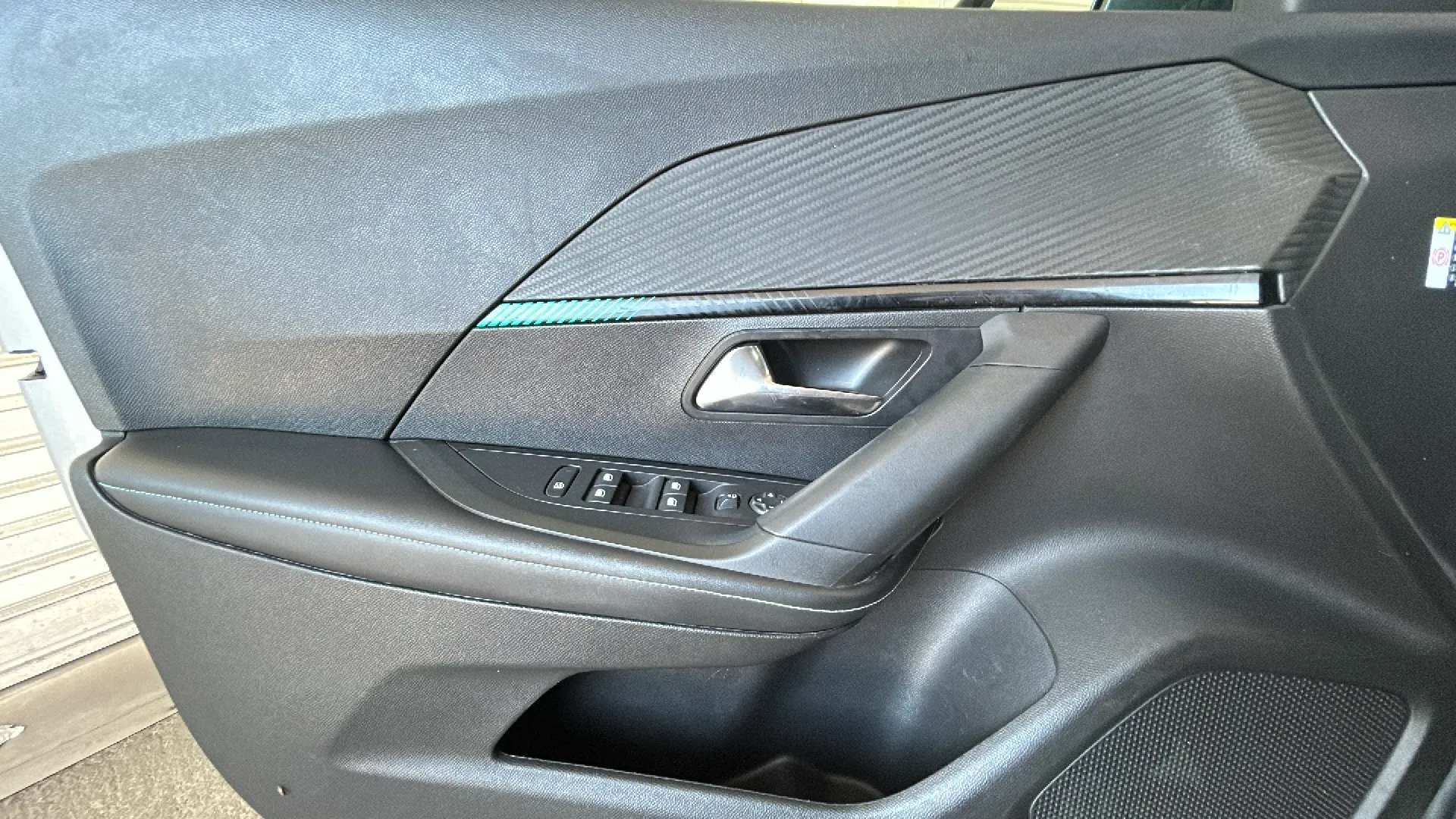 Peugeot 2008 Allure Pack PureTech 130 EAT8 - foto 20