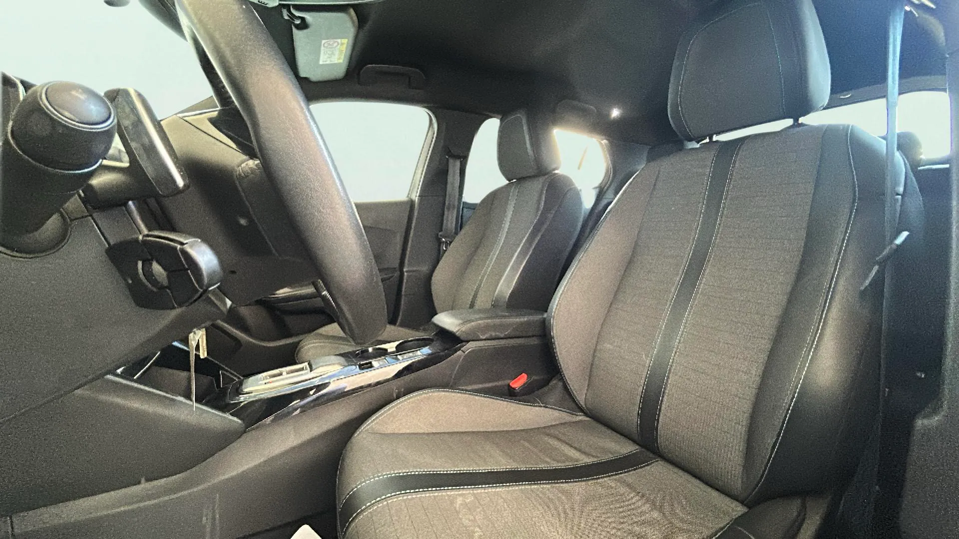 Peugeot 2008 Allure Pack PureTech 130 EAT8 - foto 9