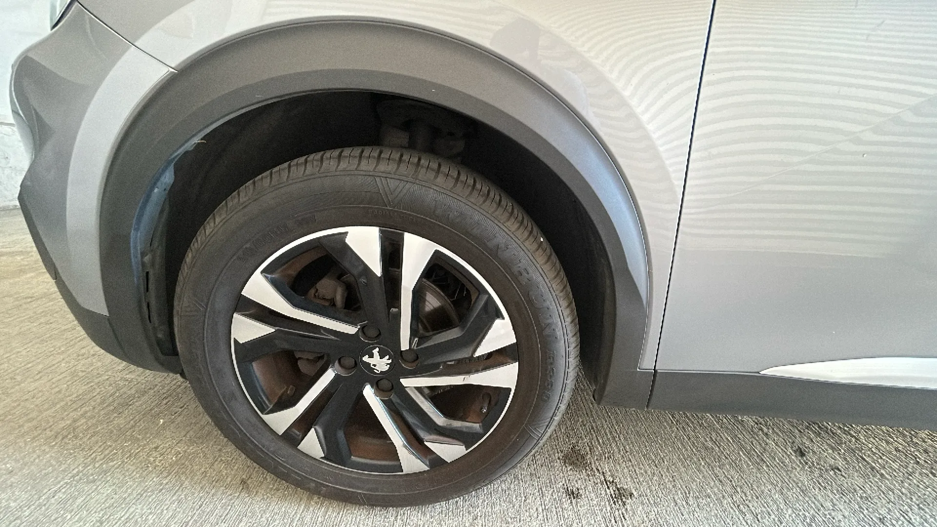 Peugeot 2008 Allure Pack PureTech 130 EAT8 - foto 18
