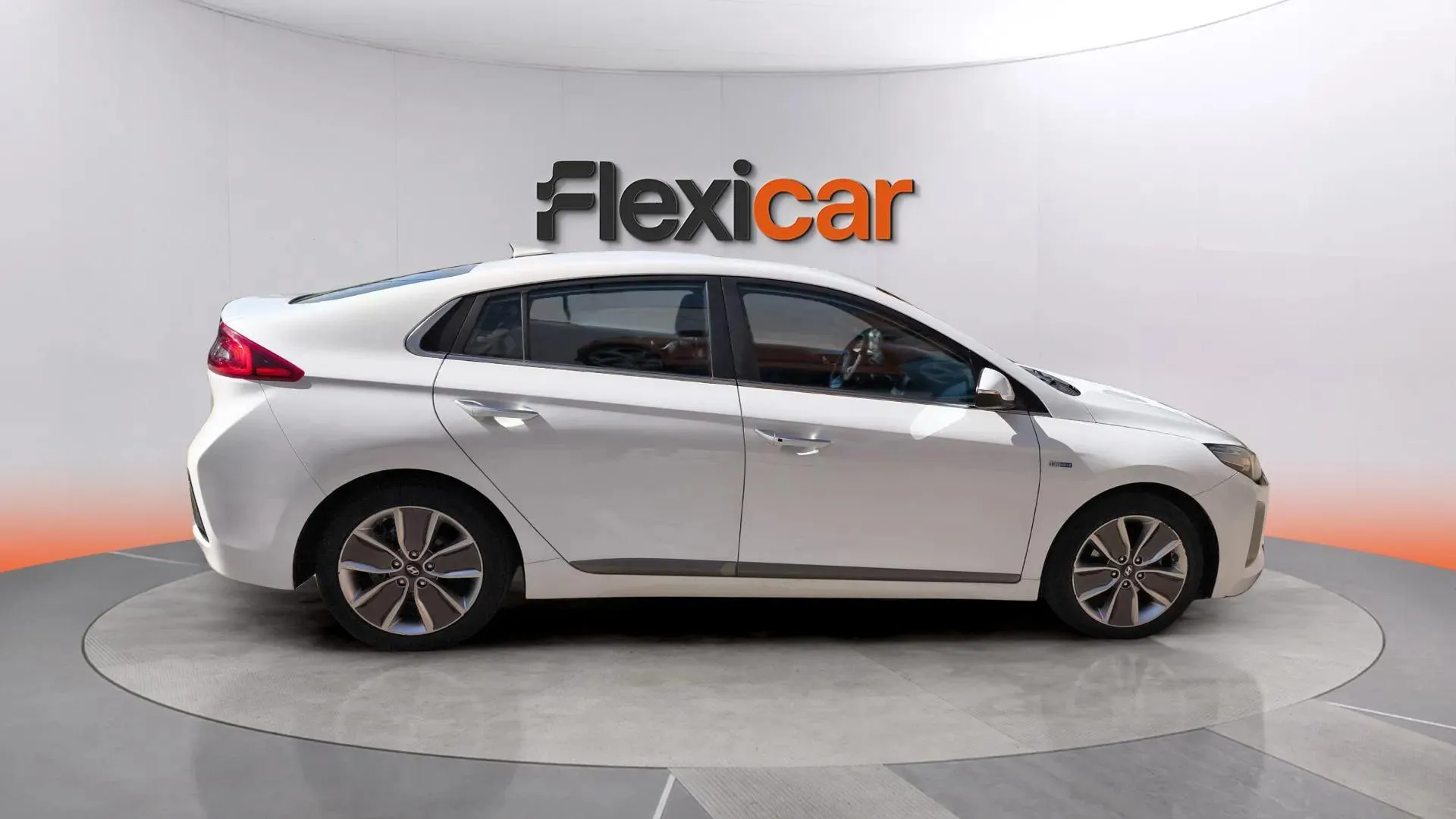 Hyundai Ioniq 1.6 GDI HEV Klass DCT - foto 4