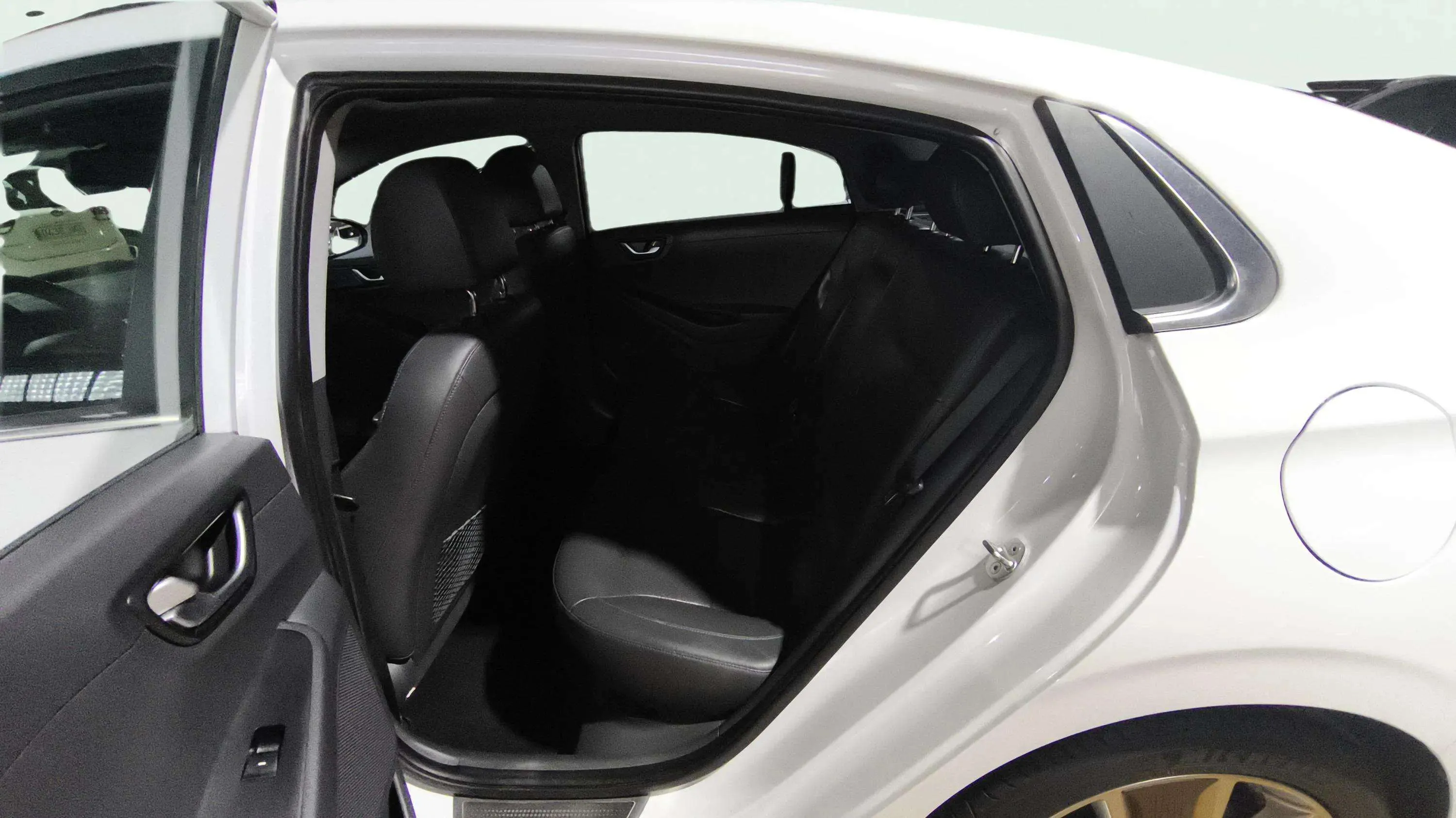 Hyundai Ioniq 1.6 GDI HEV Klass DCT - foto 10