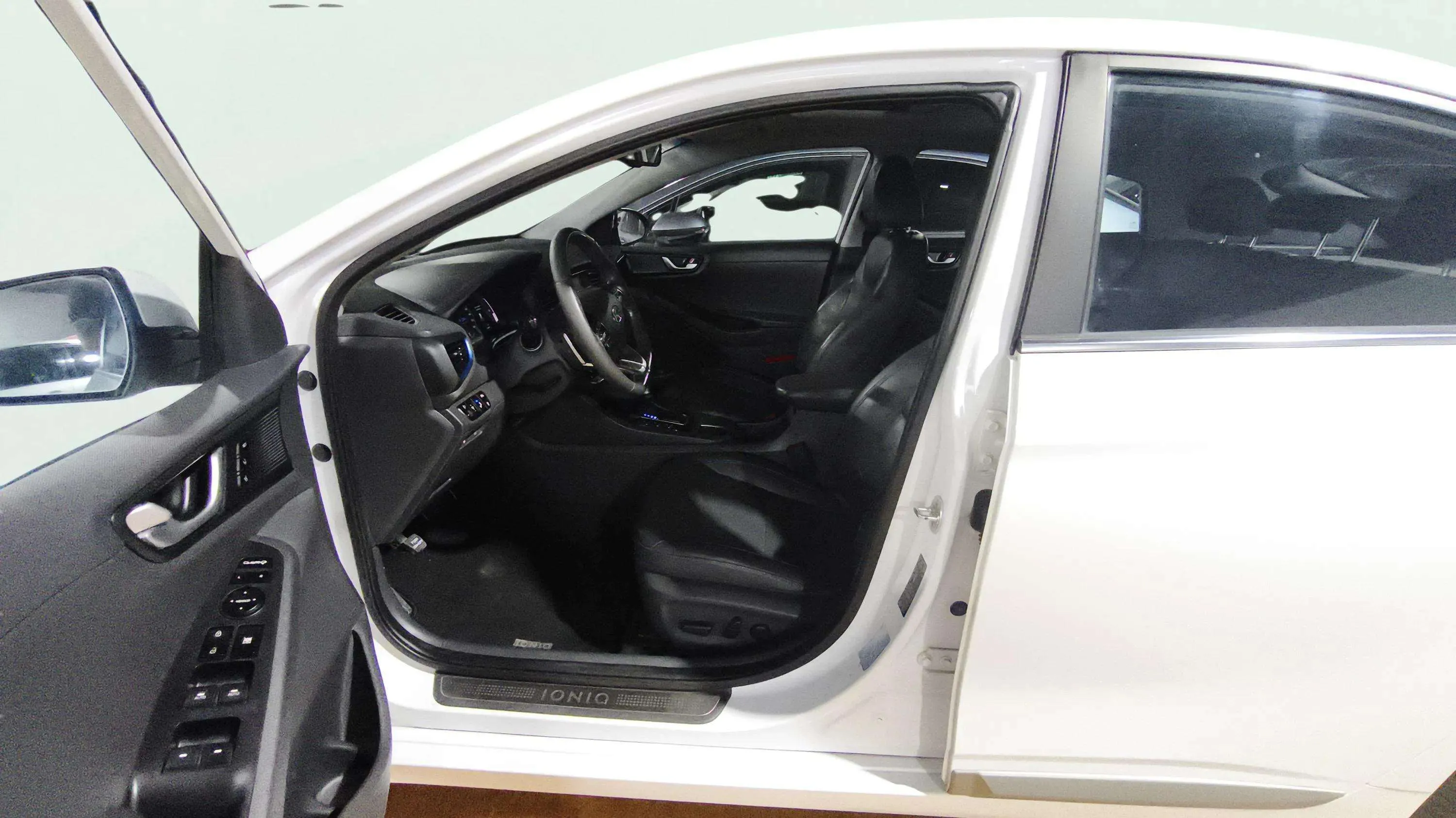 Hyundai Ioniq 1.6 GDI HEV Klass DCT - foto 9