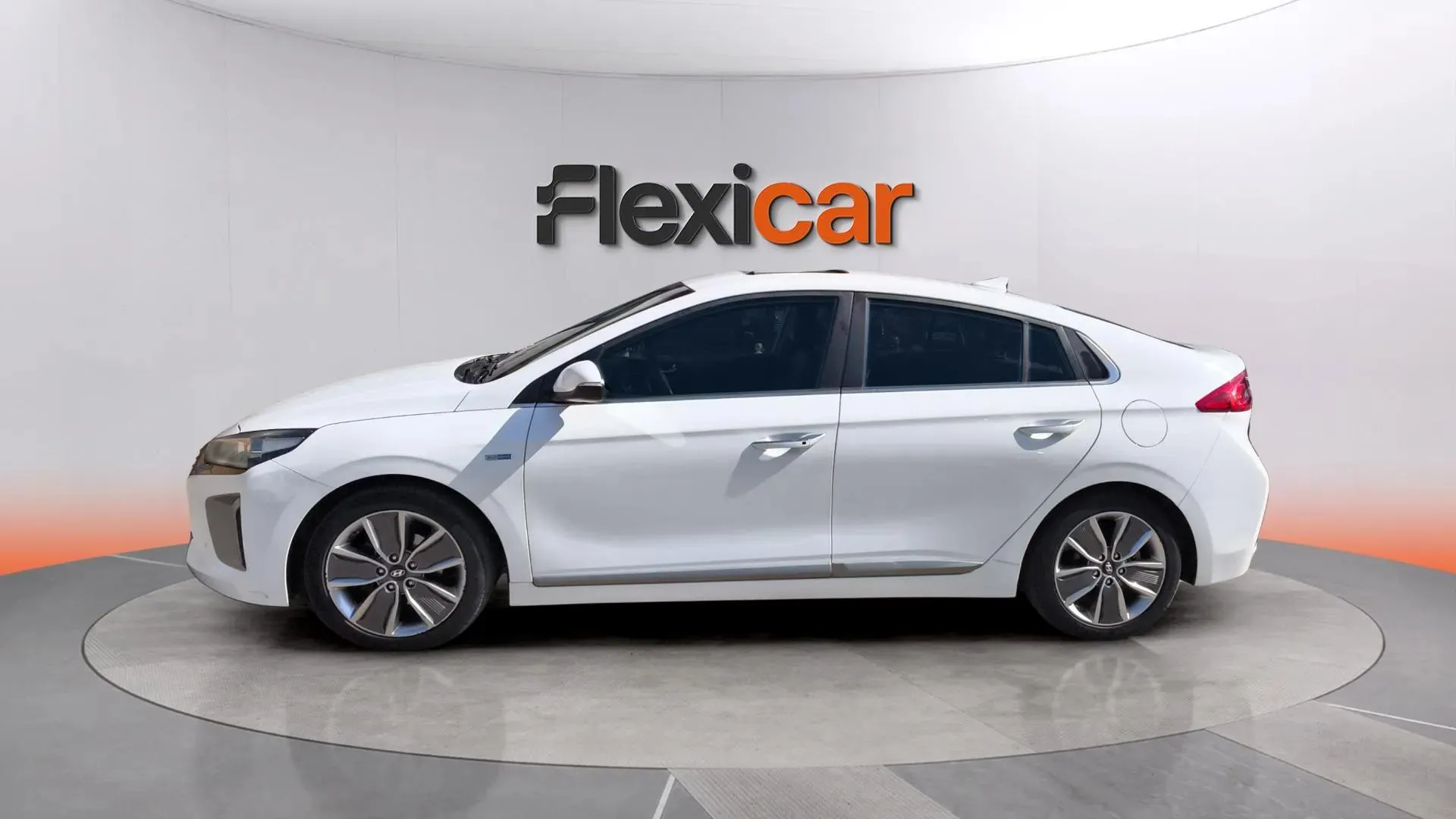 Hyundai Ioniq 1.6 GDI HEV Klass DCT - foto 6