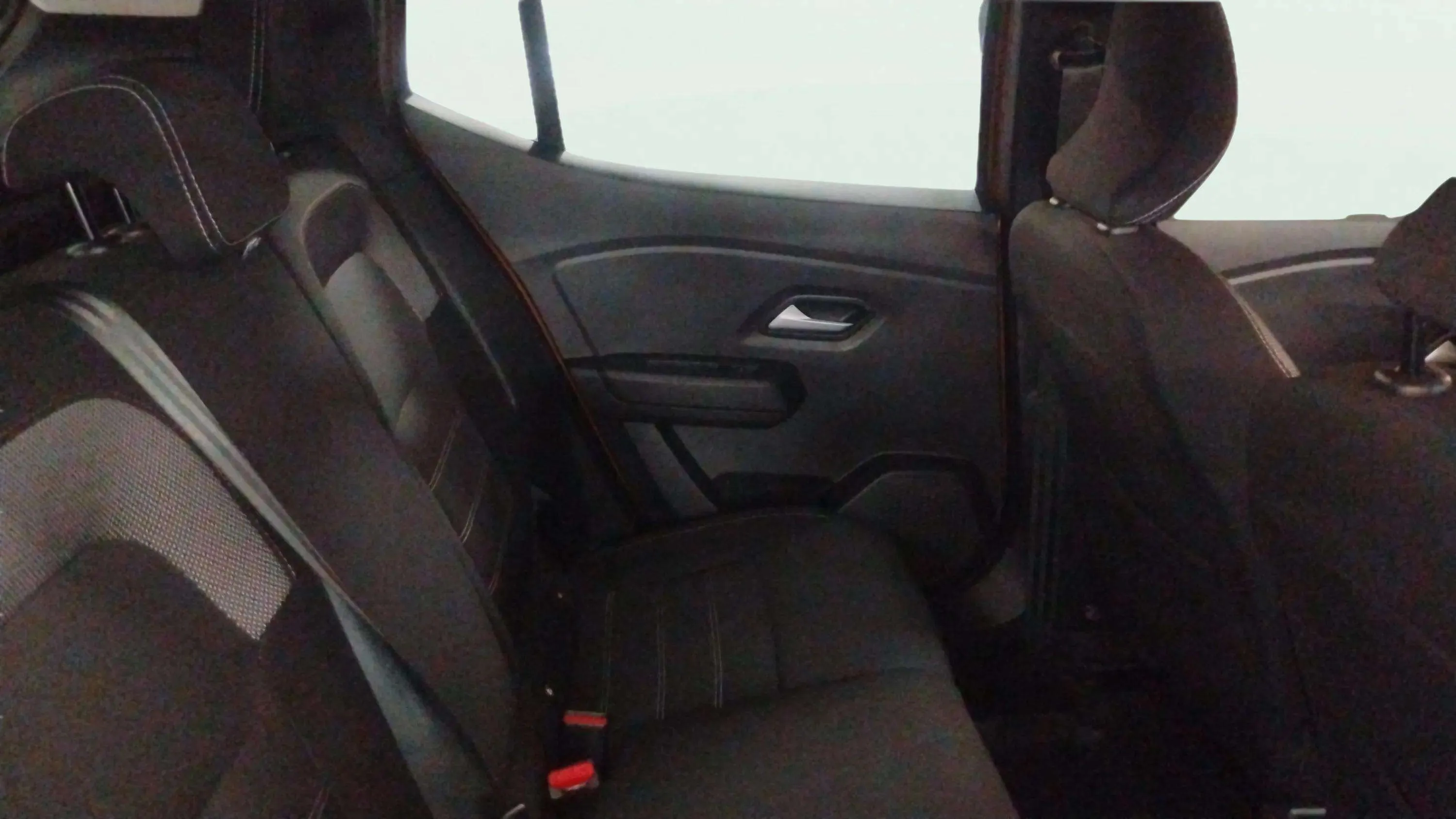 Dacia Sandero Stepway Essential TCe (90V) - foto 15