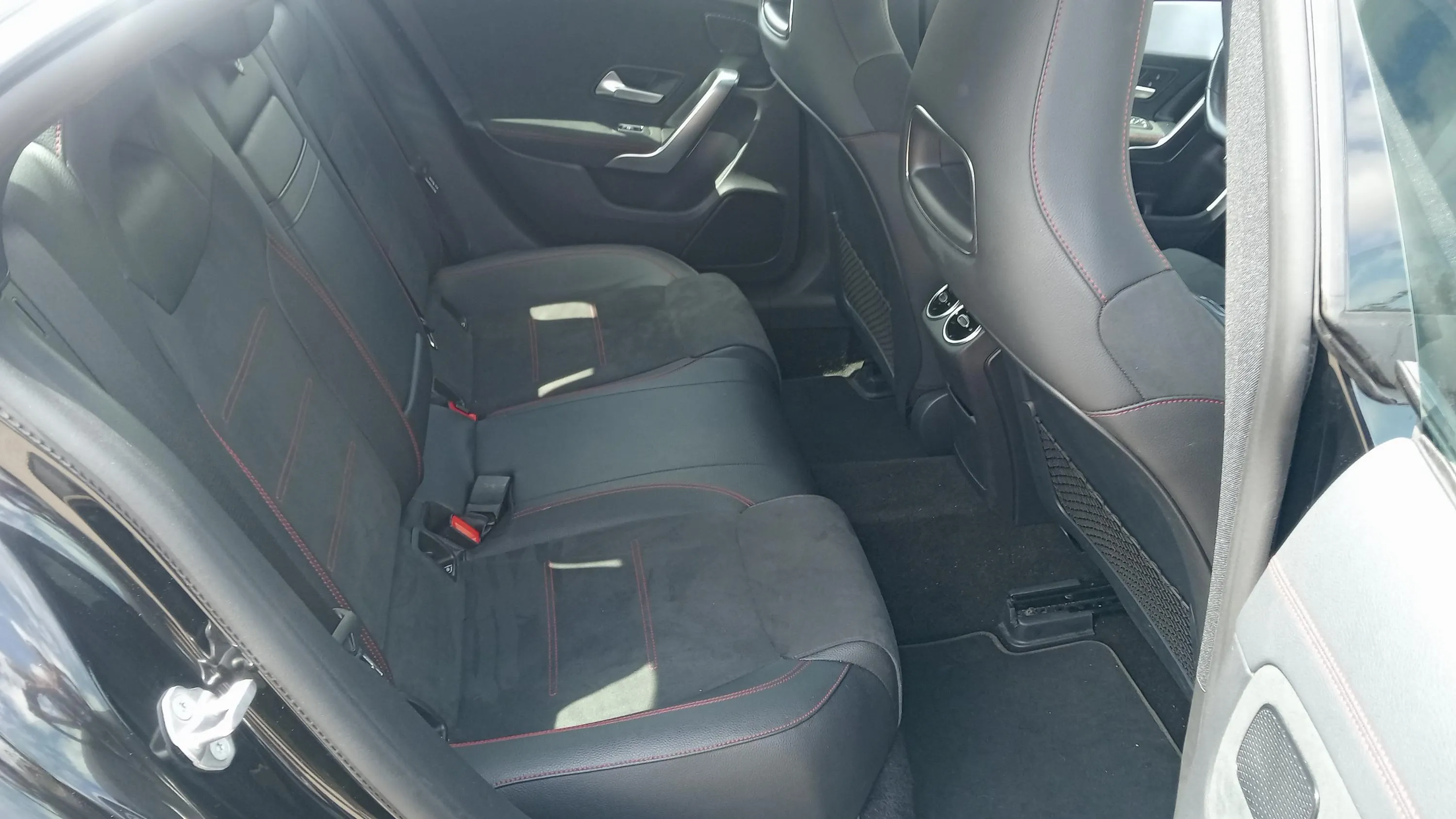Mercedes-Benz CLA 200 - foto 17