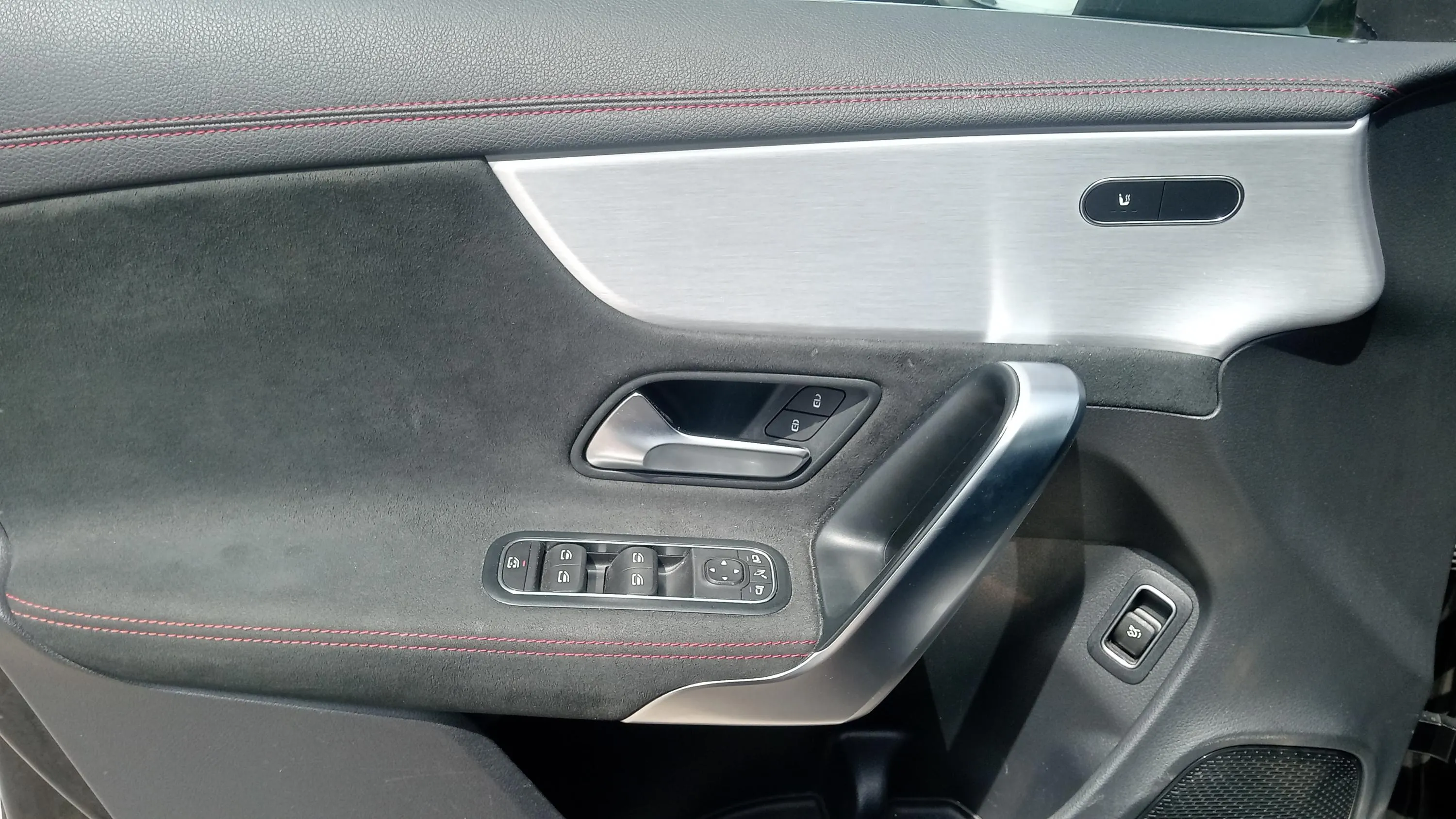 Mercedes-Benz CLA 200 - foto 19