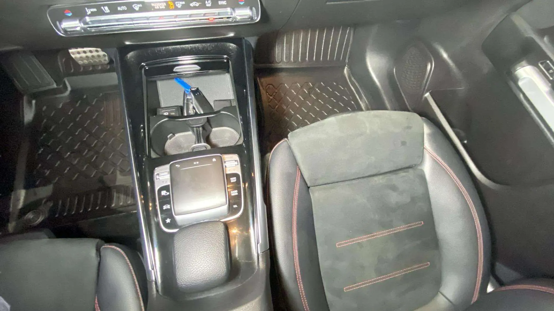 Mercedes-Benz GLB 2.0 GLB 220 D 4MATIC DCT - foto 22