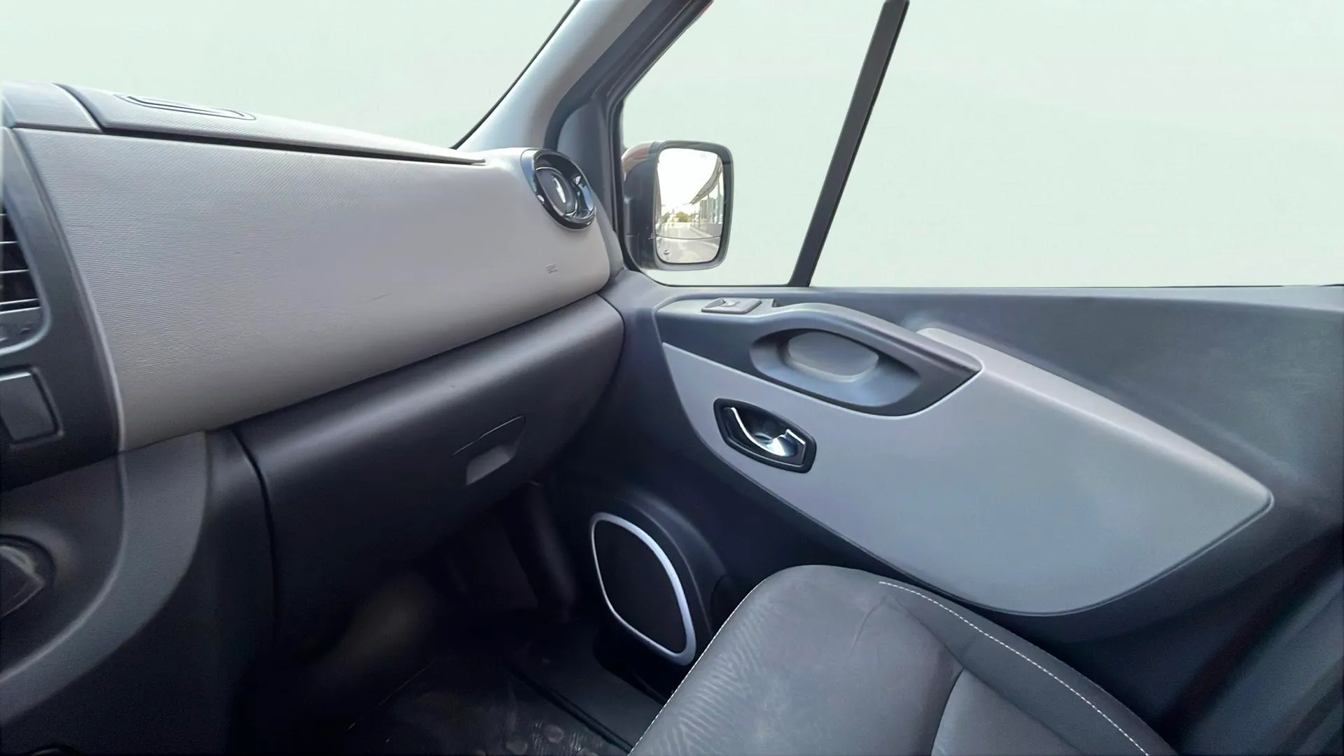 Nissan NV300 - foto 29