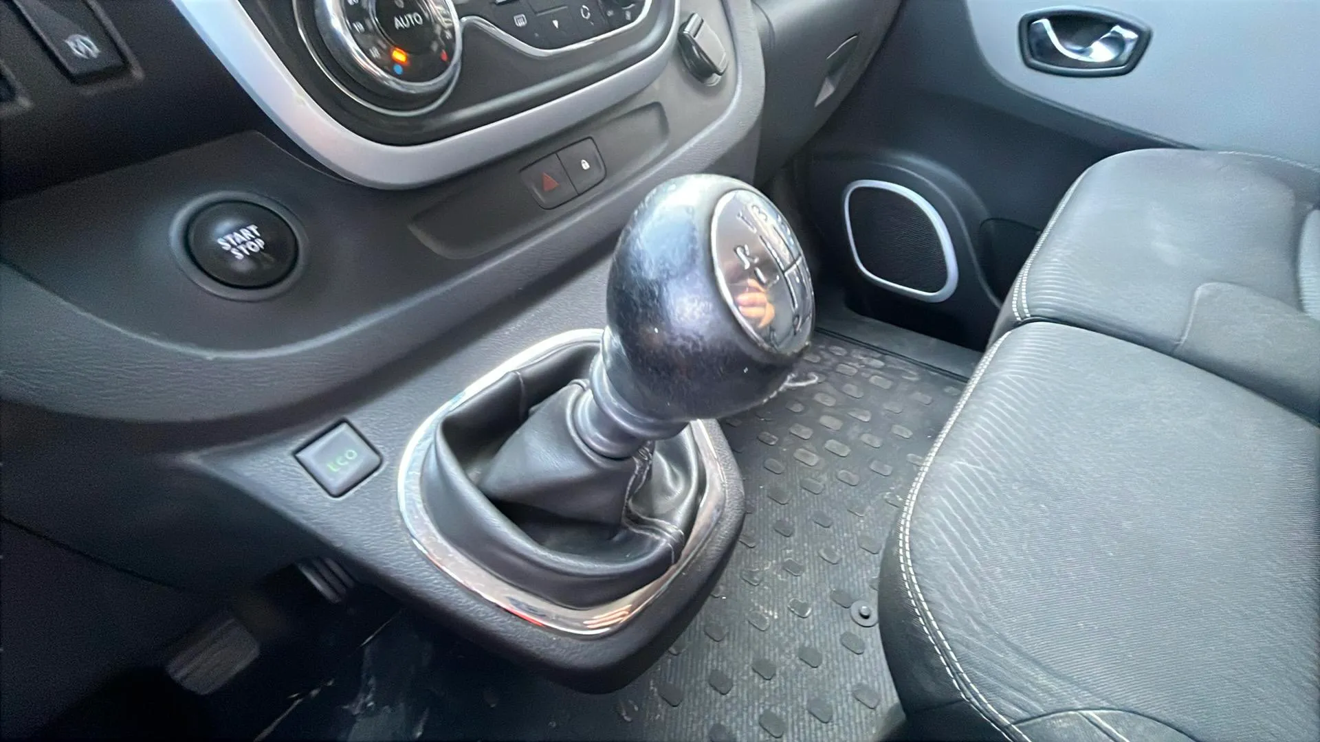 Nissan NV300 - foto 28