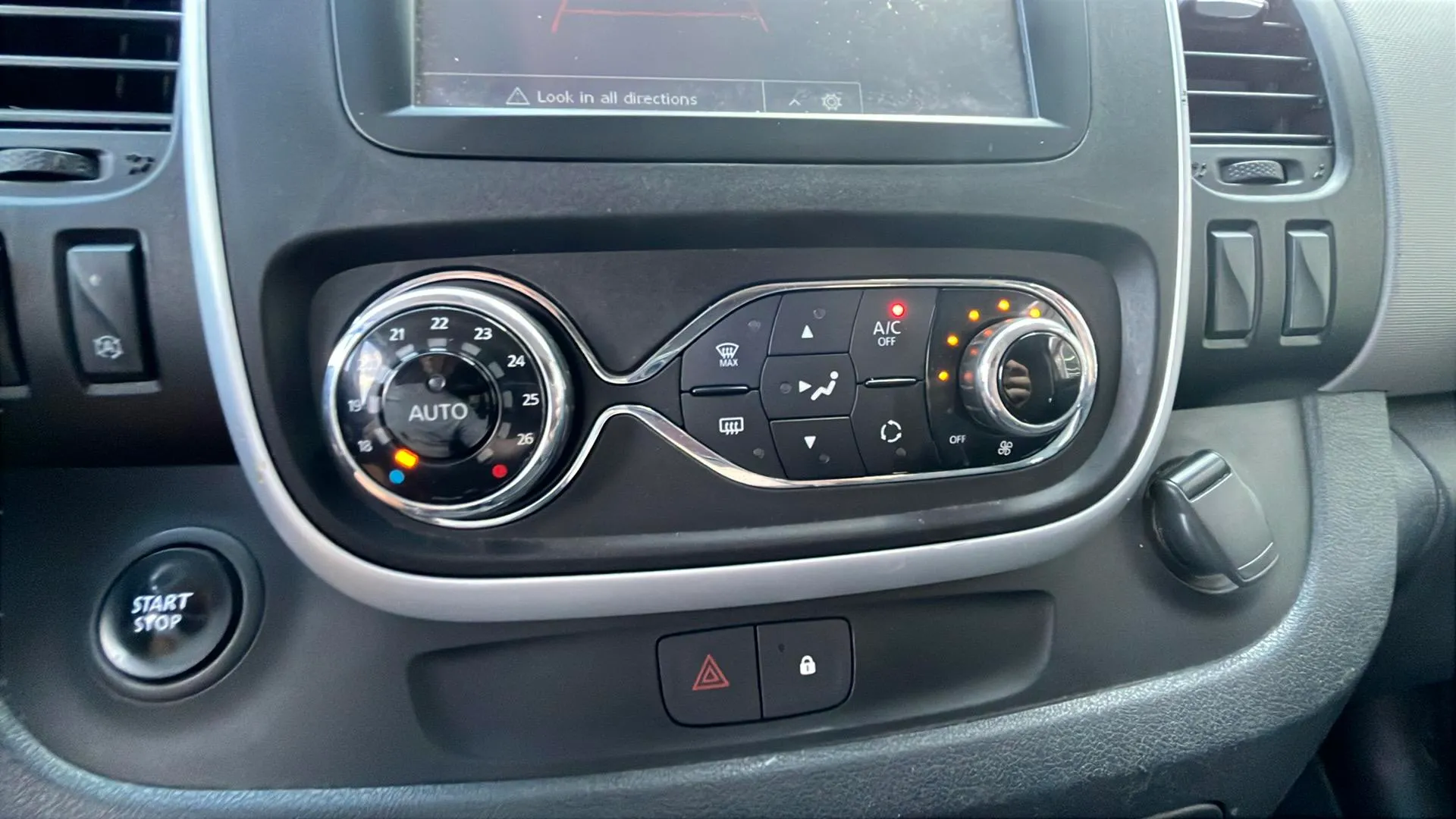 Nissan NV300 - foto 26