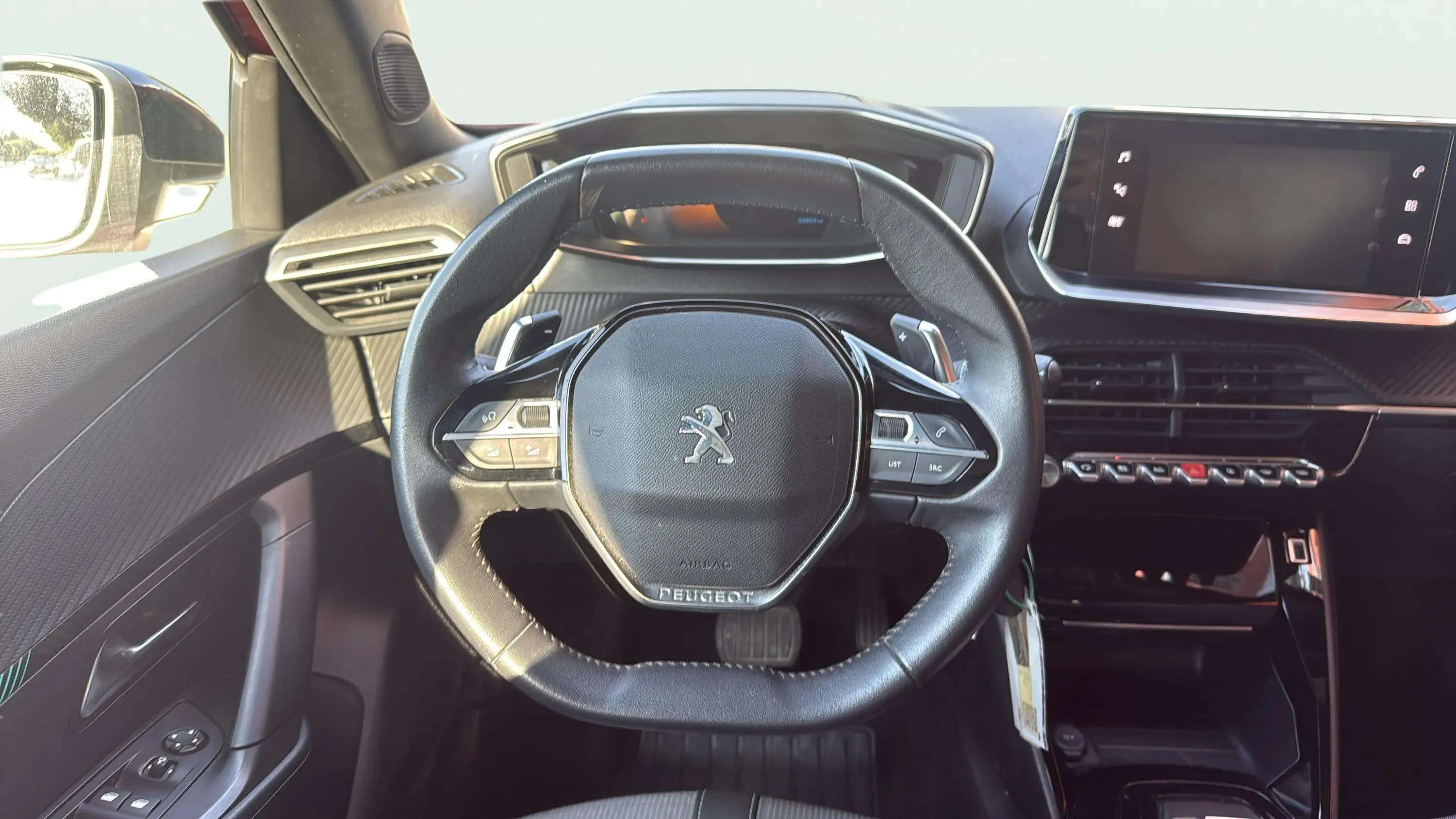 Peugeot 2008 Allure Pack PureTech 130 EAT8 - foto 15