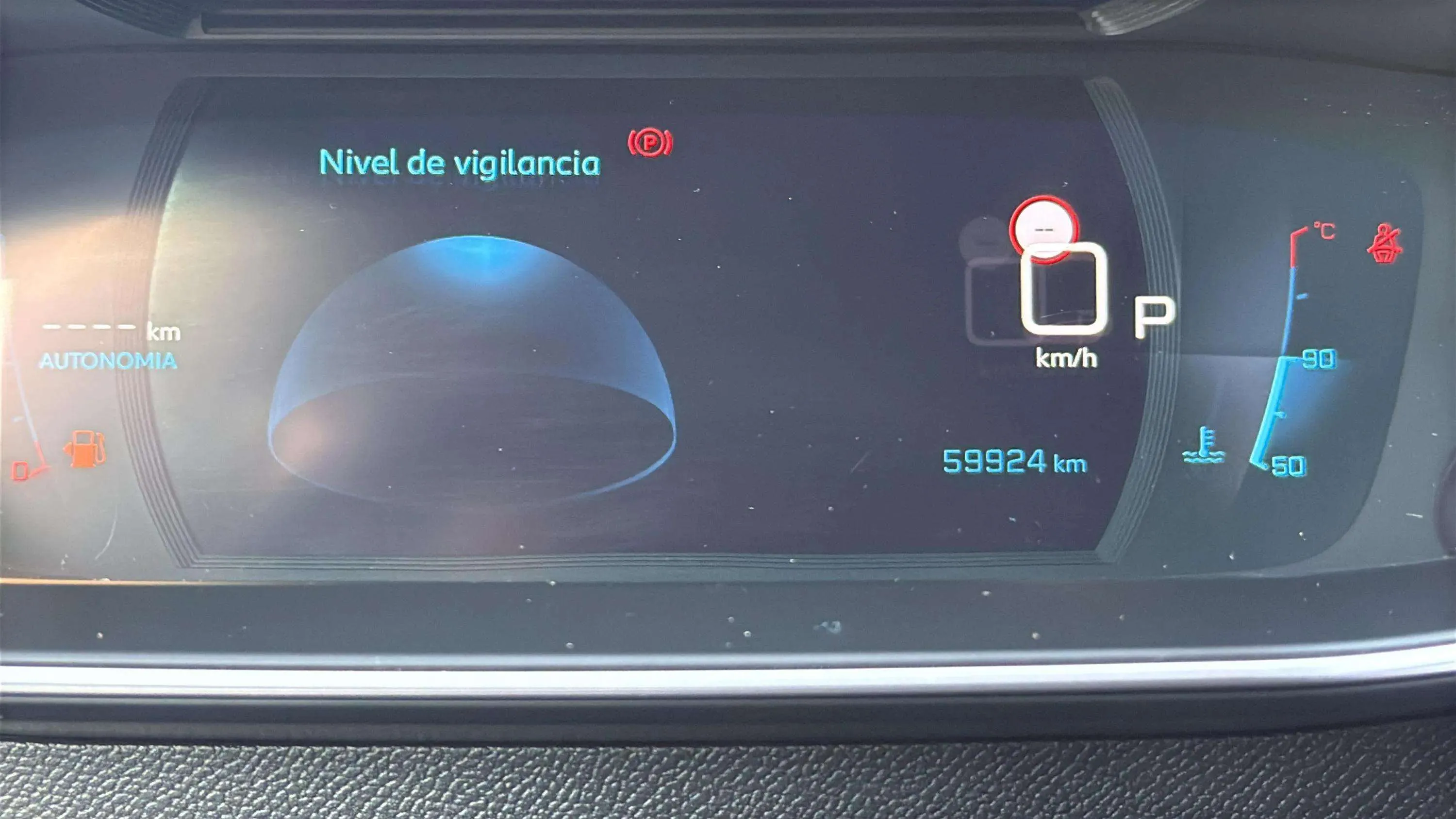 Peugeot 2008 Allure Pack PureTech 130 EAT8 - foto 18