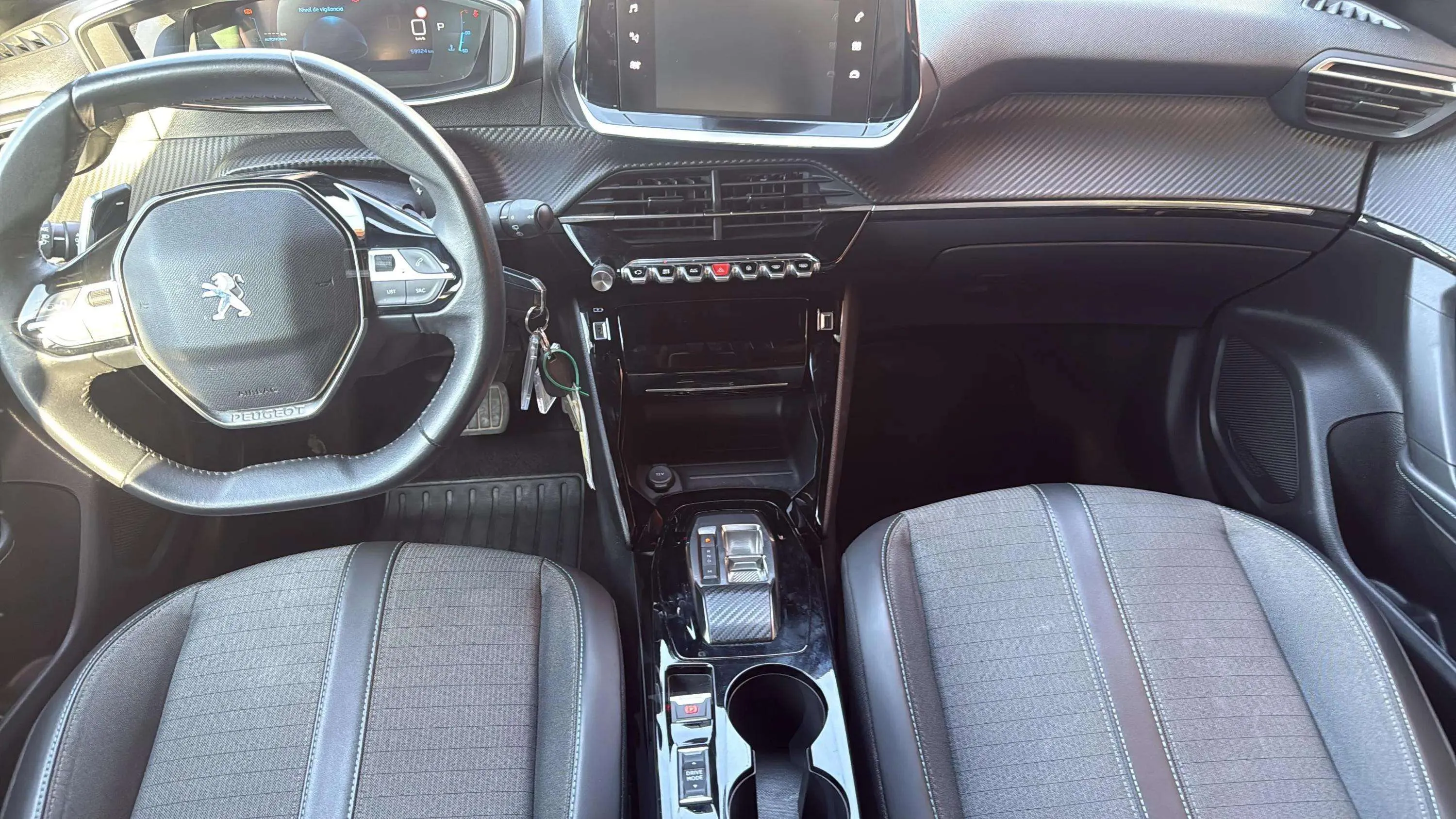 Peugeot 2008 Allure Pack PureTech 130 EAT8 - foto 14