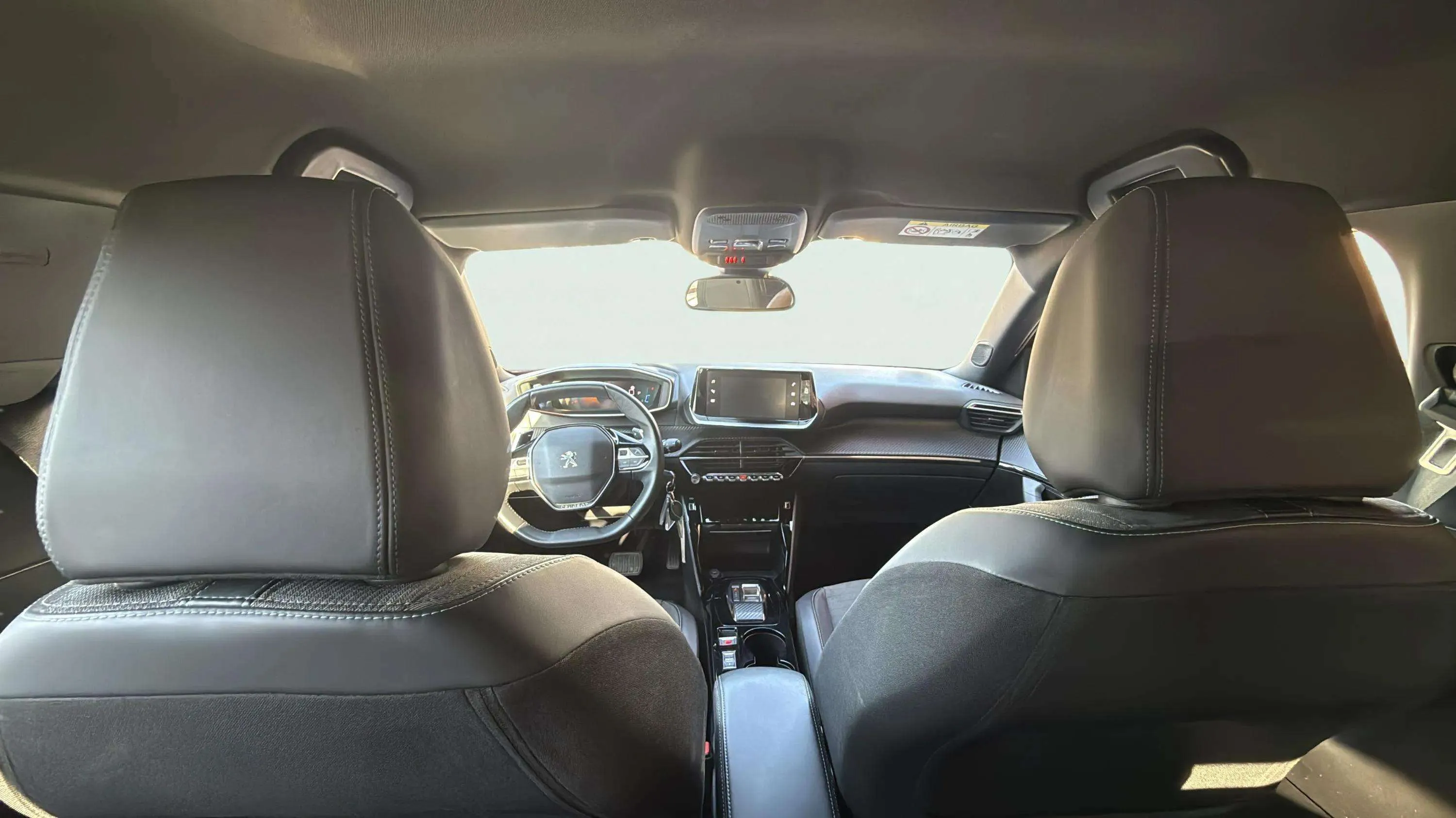 Peugeot 2008 Allure Pack PureTech 130 EAT8 - foto 12