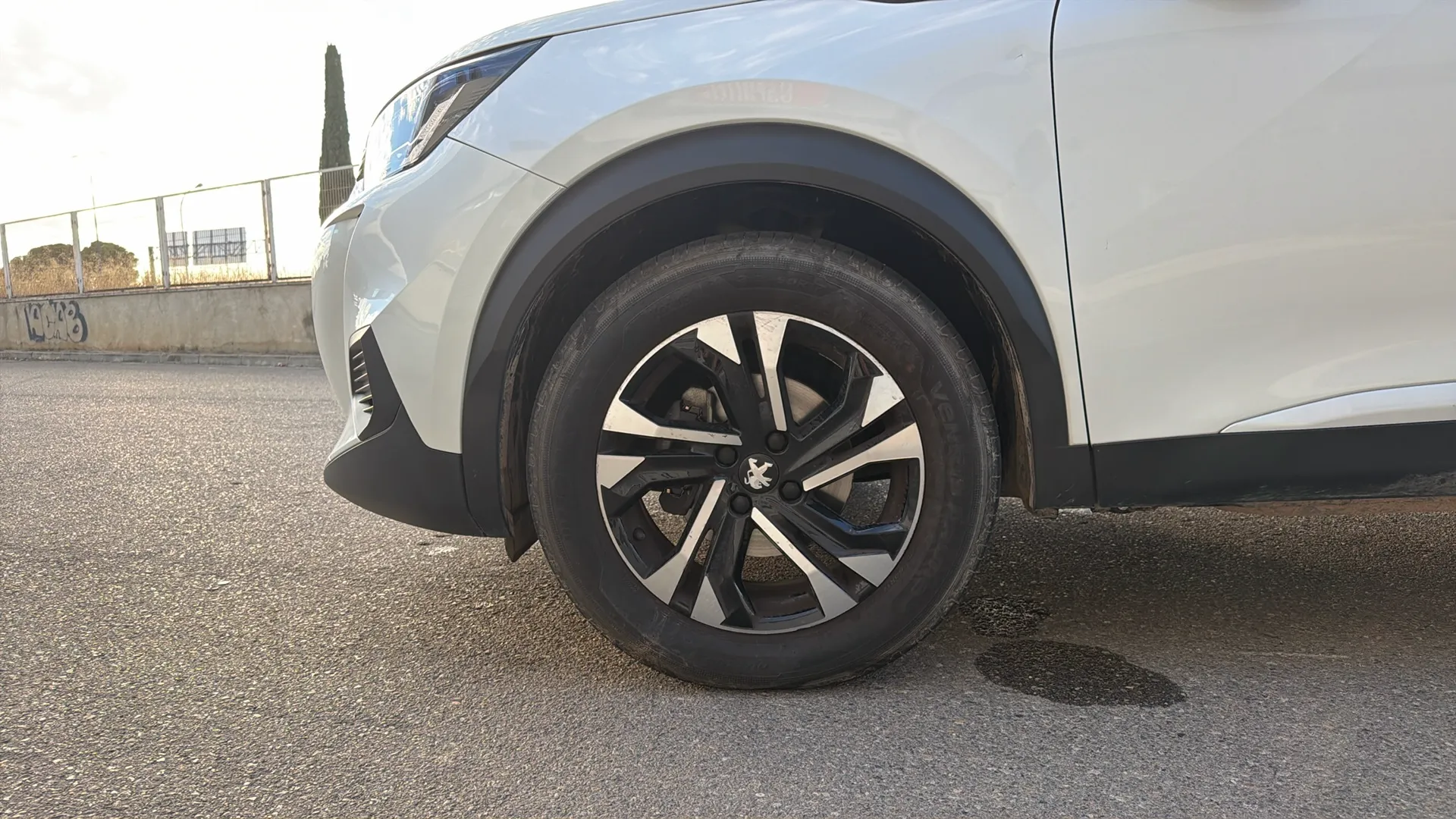 Peugeot 2008 Allure Pack PureTech 130 EAT8 - foto 19