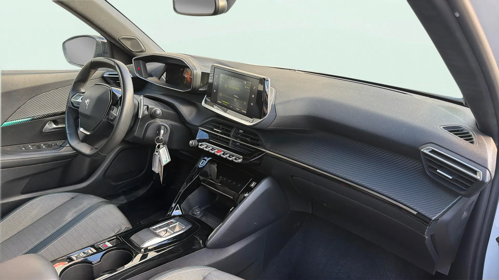 Peugeot 2008 Allure Pack PureTech 130 EAT8 - foto 9